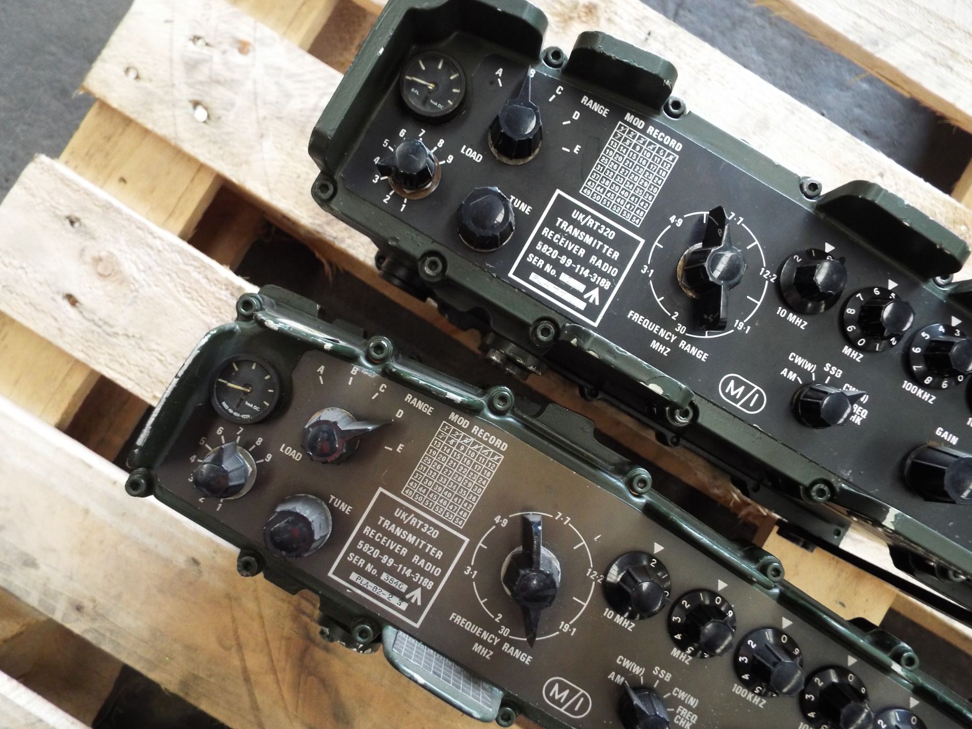 2 x Clansman RT- 320 Radio Transmitter Receivers - Image 3 of 5