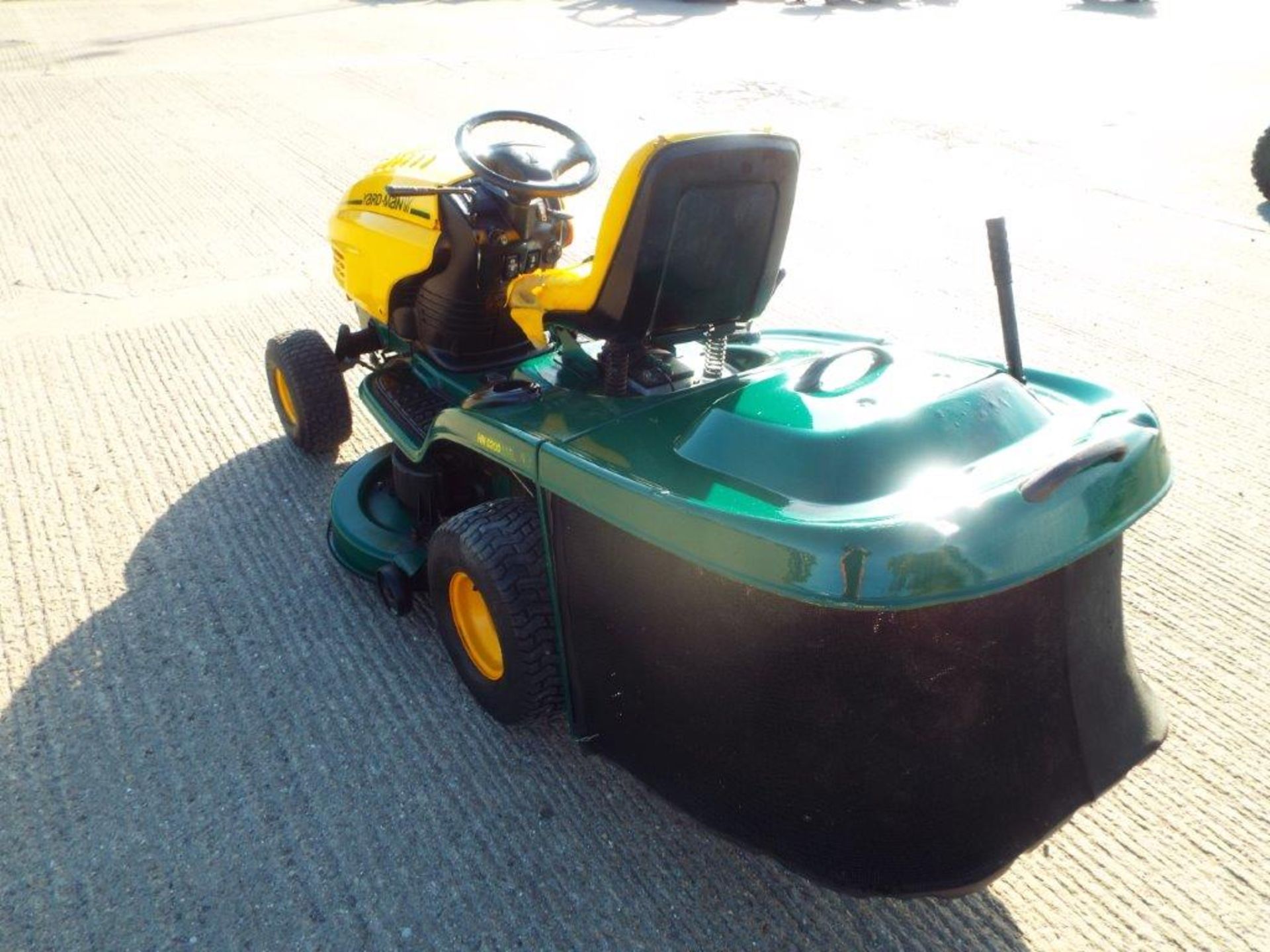 Yardman HN5200 Hydro Ride On Mower - Image 5 of 19