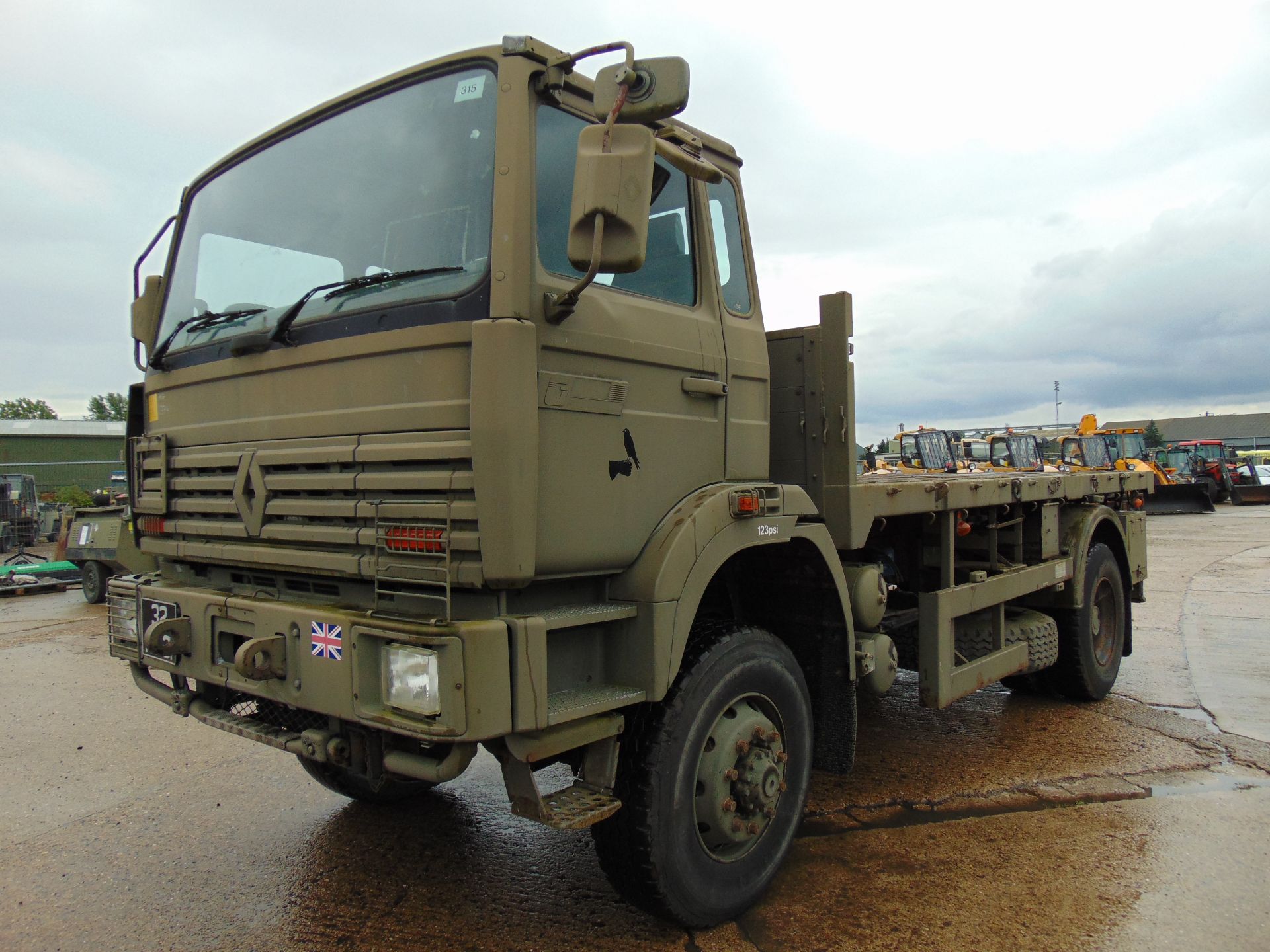Renault G300 Maxter RHD 4x4 8T Cargo Truck complete with winch - Image 3 of 16