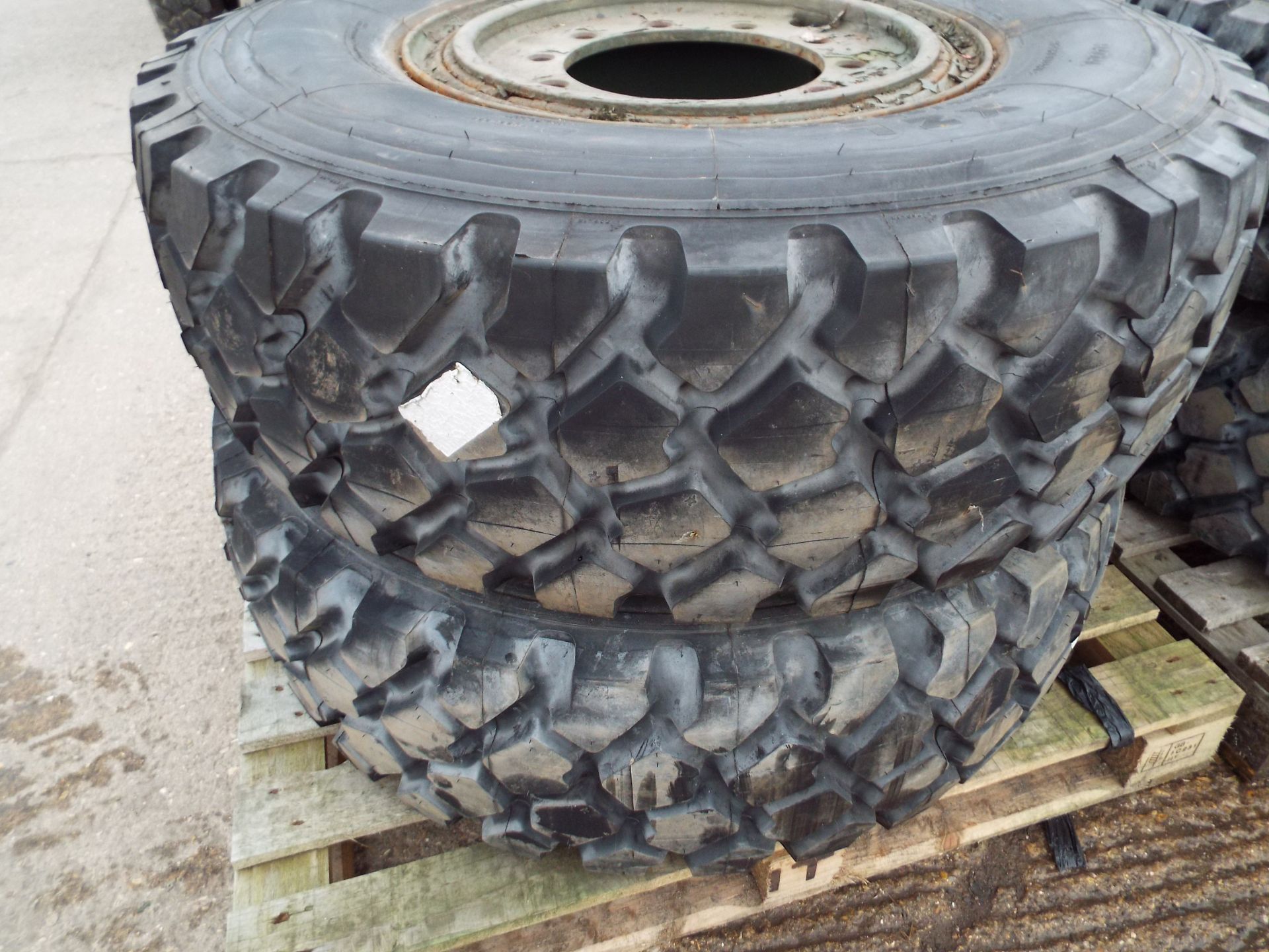 4 x Michelin XZL 365/85 R20 Tyres with Runflat Inserts and 10 Stud Rims - Image 6 of 6