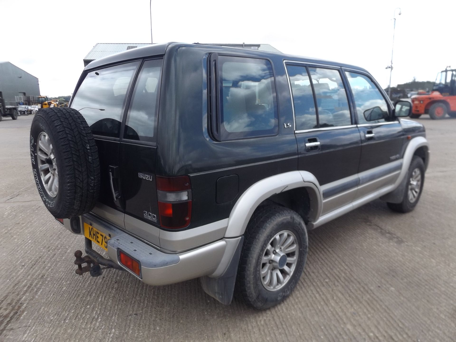 Isuzu Trooper LS 3.0 Turbo Diesel 4 x 4 - Bild 8 aus 17