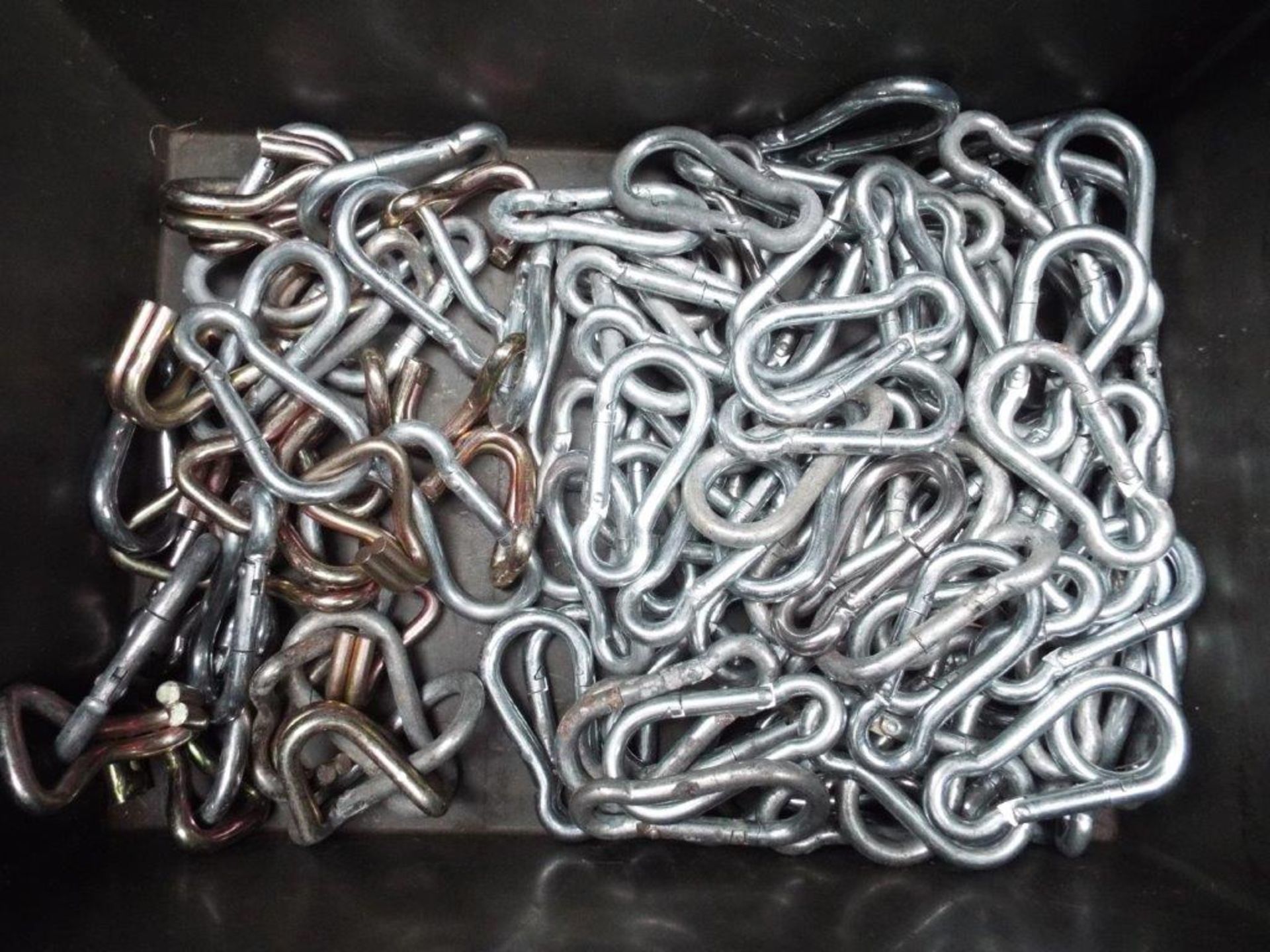 Approximately 100 x Spring Hook Karabiners