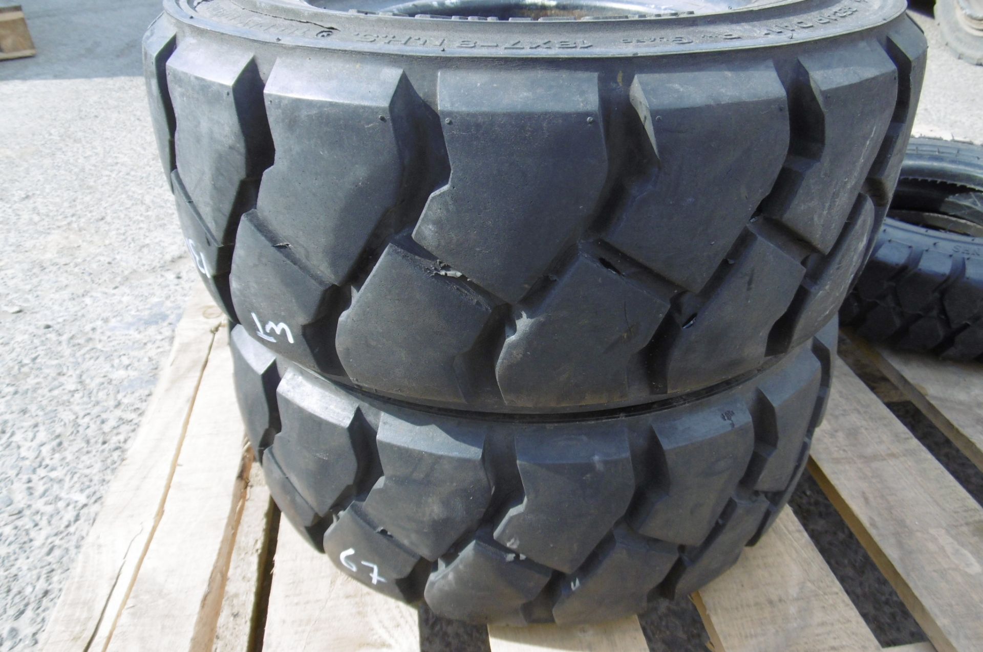 4 x Mixed 18x7-8 Continental and Widewall Tyres and 1 x Watts 4.00x8 Tyre - Image 10 of 10