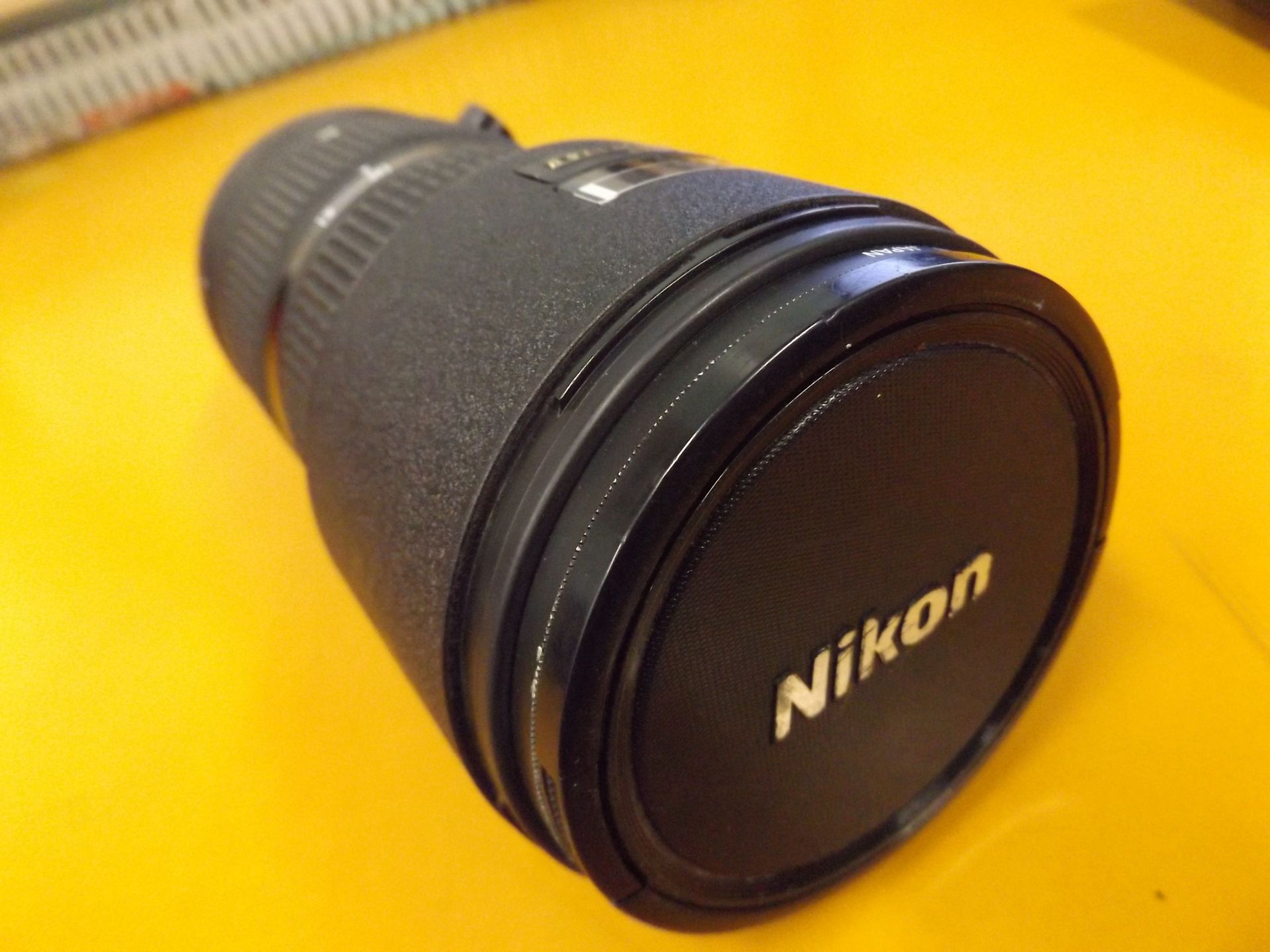 Nikon ED AF Nikkor 80-200mm 1:2.8 D Lense with Leather Case - Image 5 of 10