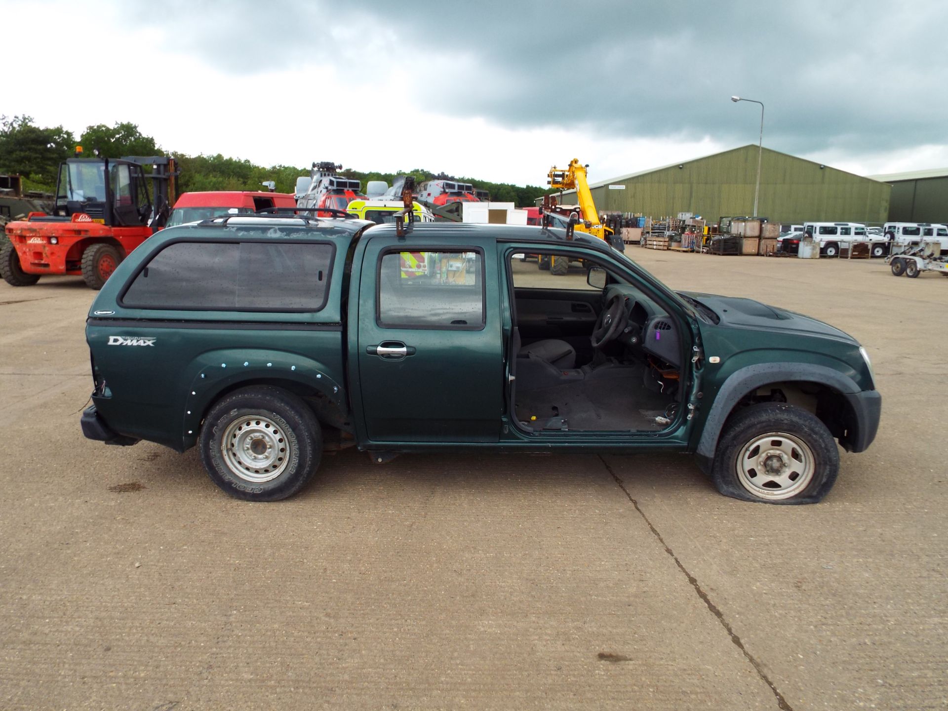 Isuzu D-Max Double Cab 2.5 TD 4 x 4 - Image 8 of 15