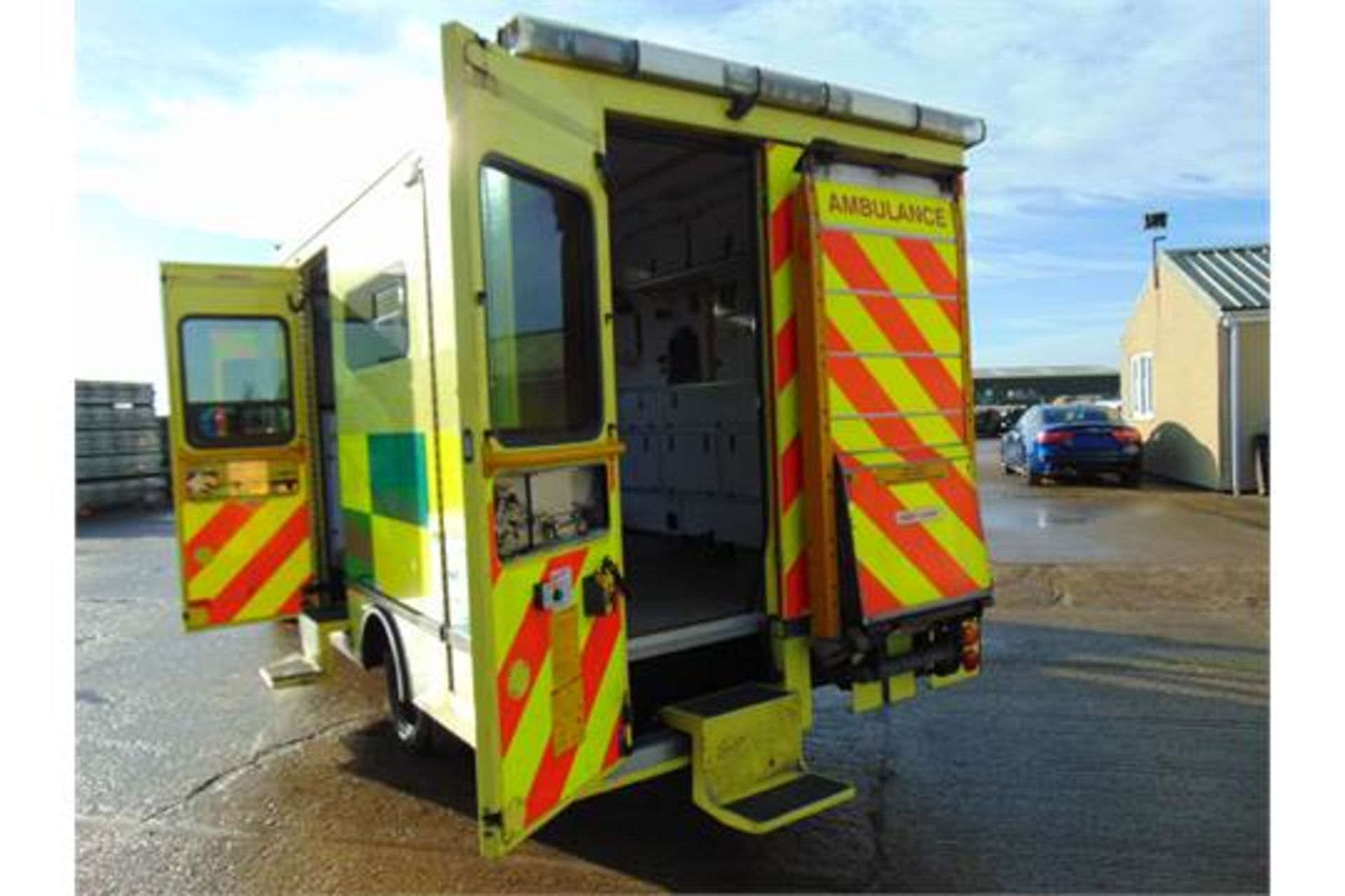 RHD Mercedes Sprinter 515 CDI Turbo Diesel Ambulance - Image 18 of 23