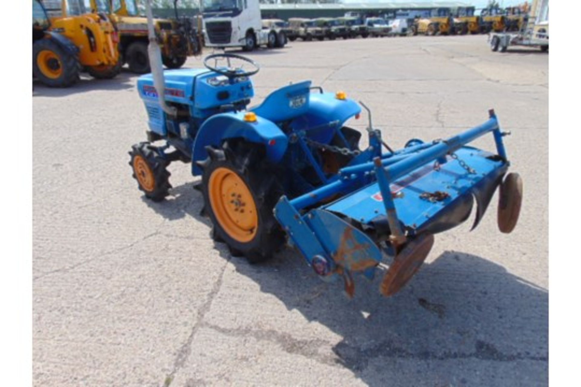 Hinomoto E14D Tractor 4 x 4 c/w DS1201 Rotovator - Image 5 of 18