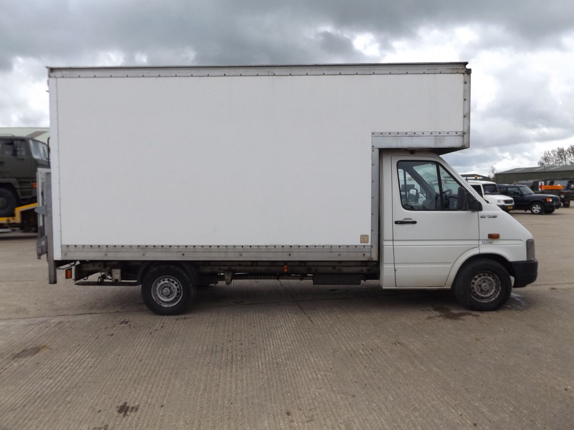 Volkswagen LT35 109 Luton Van complete with Tail Lift - Image 5 of 17