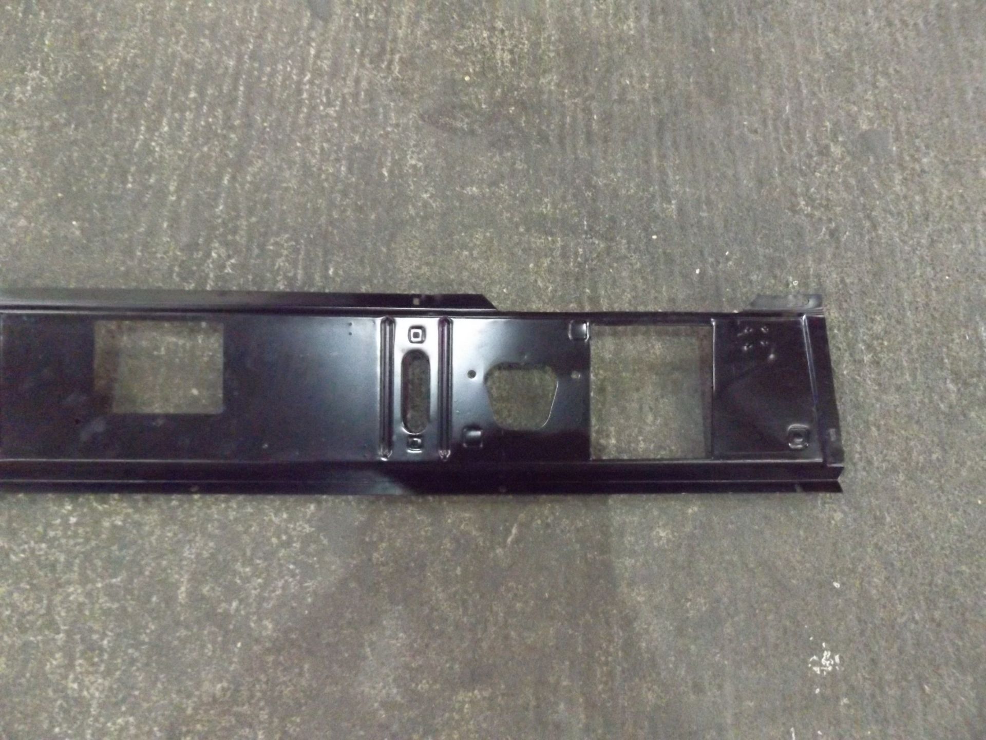 Land Rover Defender Front Plate - Image 4 of 5