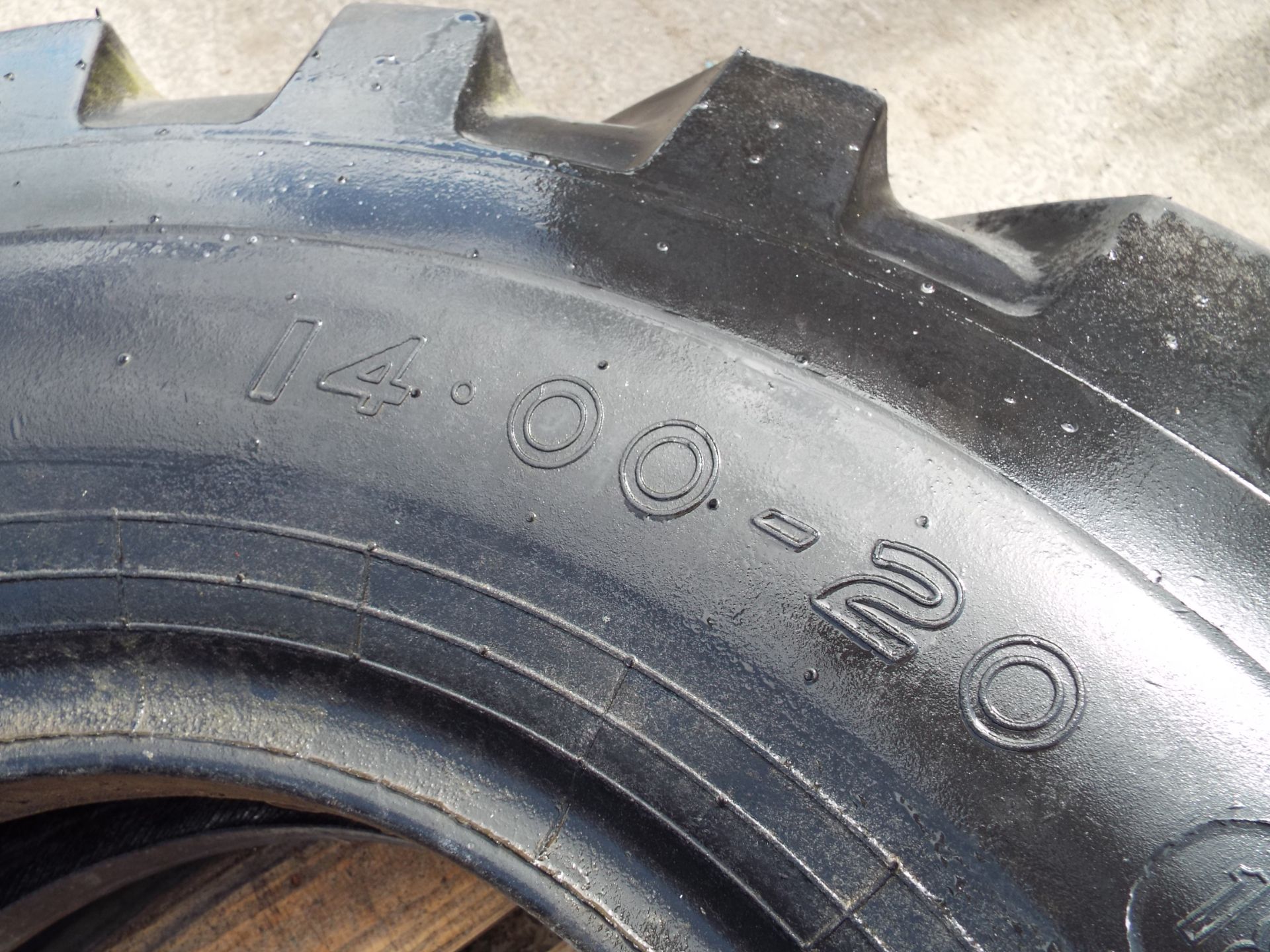 Simex Military R/F 14.00-20 Tyre - Image 4 of 6