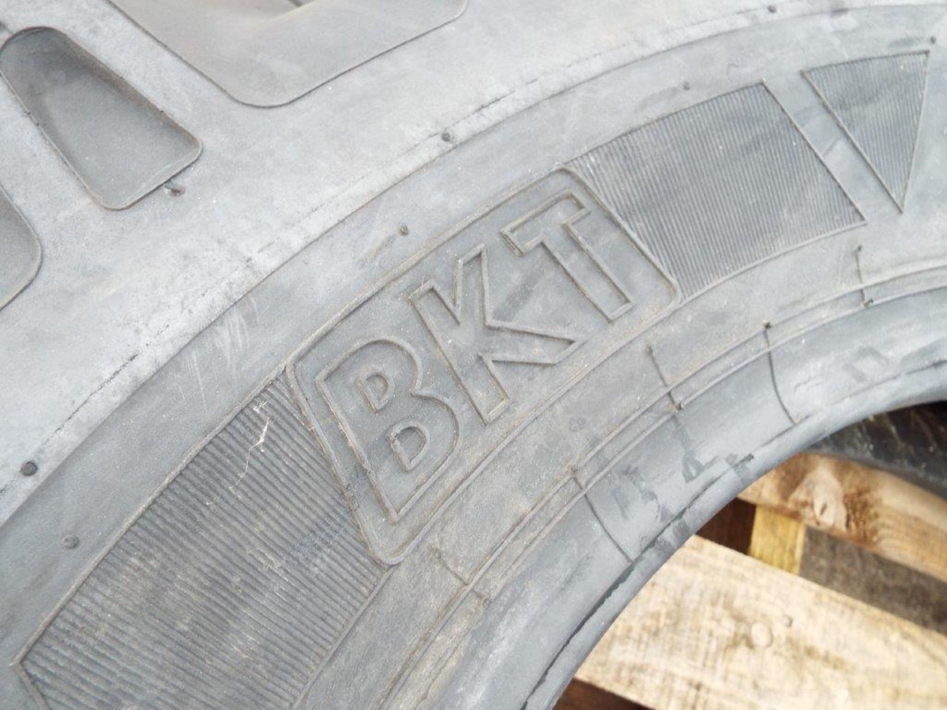 BKT MP567 10.5-18 MPT Tyre - Image 2 of 6