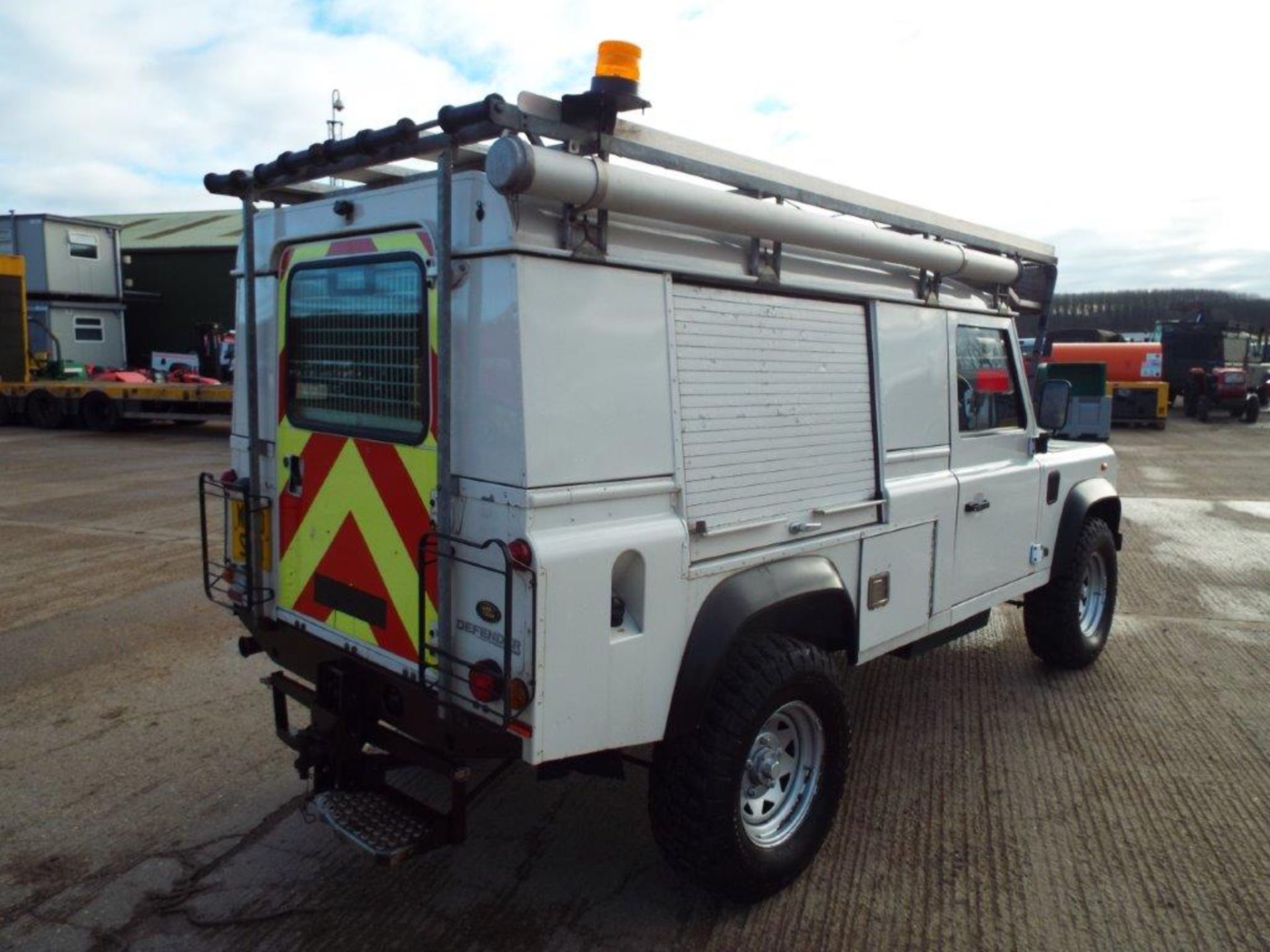 Land Rover Defender 110 Puma Hardtop 4x4 Special Utility (Mobile Workshop) complete with Winch - Image 7 of 32