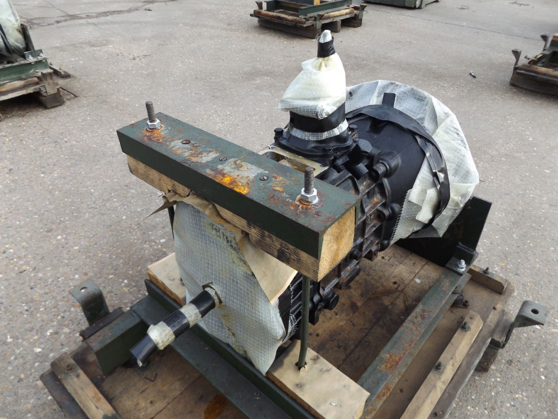 A1 Reconditioned Land Rover  LT77 Gearbox - Image 2 of 8