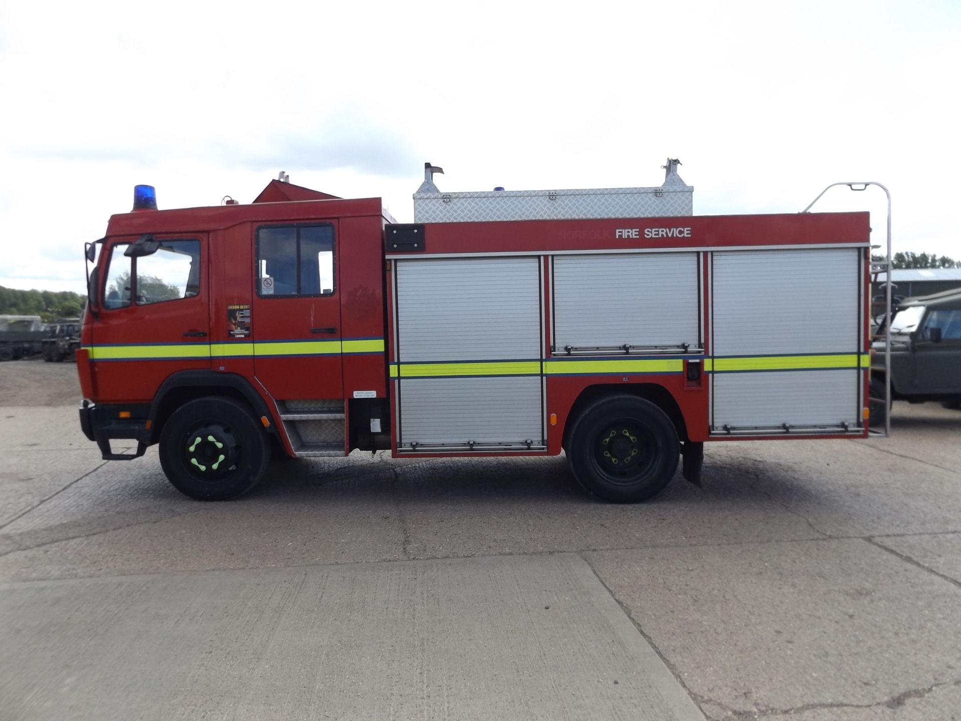 Mercedes 1124 Fire Engine - Image 4 of 16