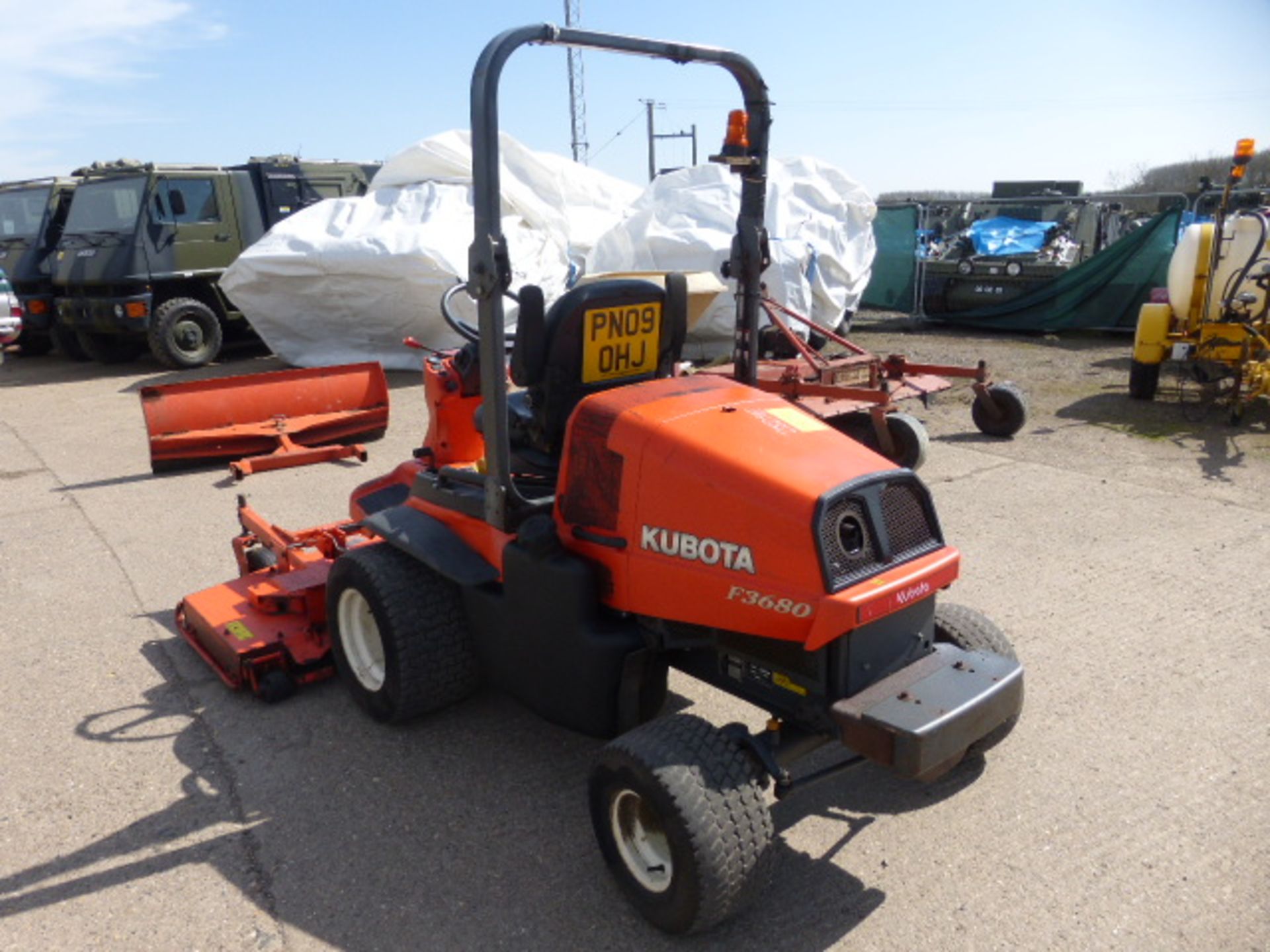 2009 Kubota F3680  4 x 4 Out Front Mower 36 HP Diesel - Image 4 of 14