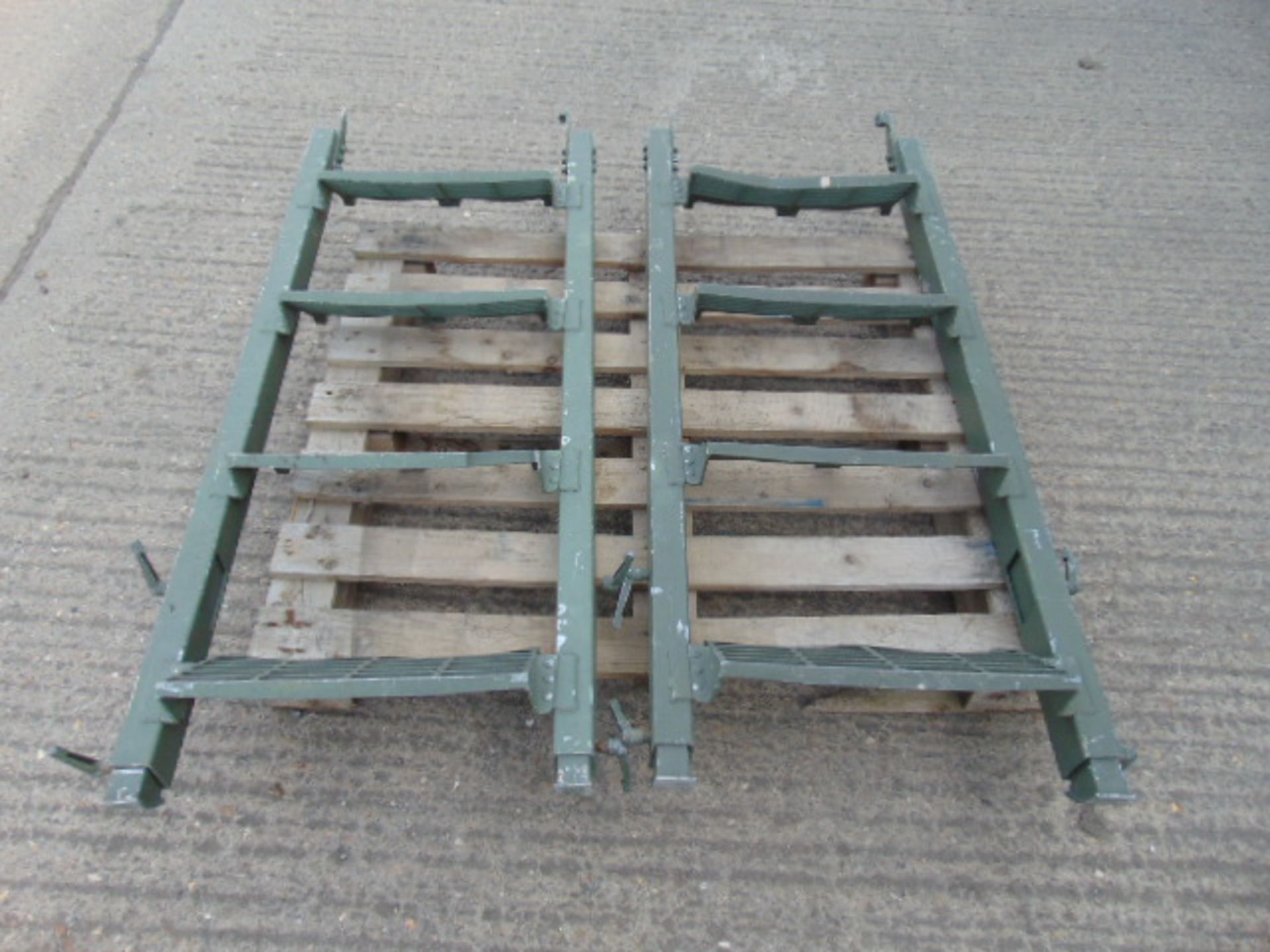 2 x 1.3m 4 Step Vehicle Ladders - Image 3 of 6