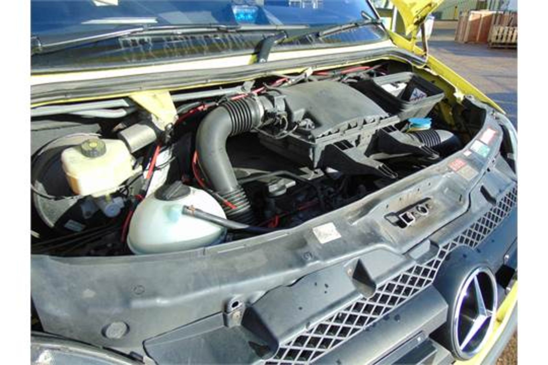 RHD Mercedes Sprinter 515 CDI Turbo Diesel Ambulance - Bild 21 aus 23