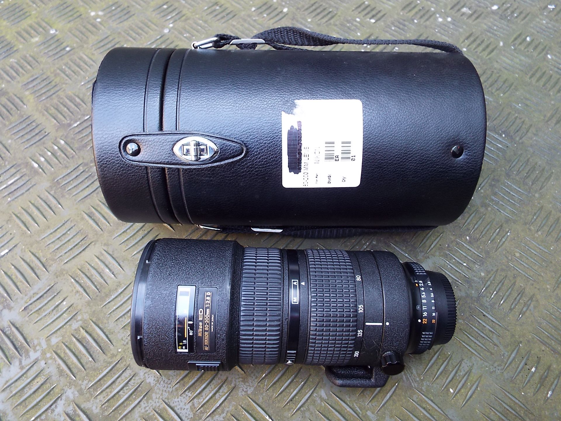 Nikon ED AF Nikkor 80-200mm 1:2.8 D Lense with Leather Carry Case