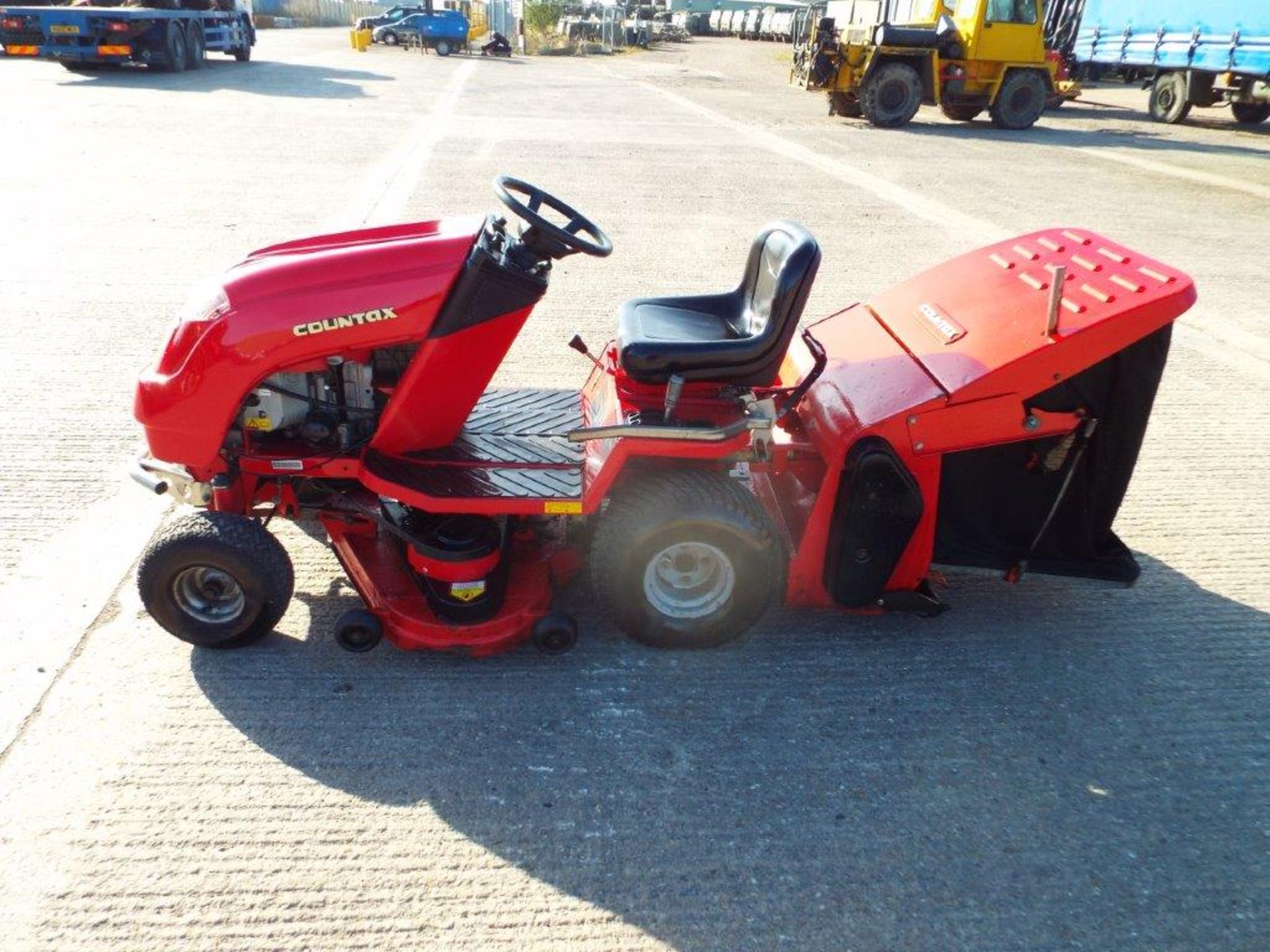 Countax C800H Ride On Mower with Rear Brush and Grass Collector - Image 4 of 20