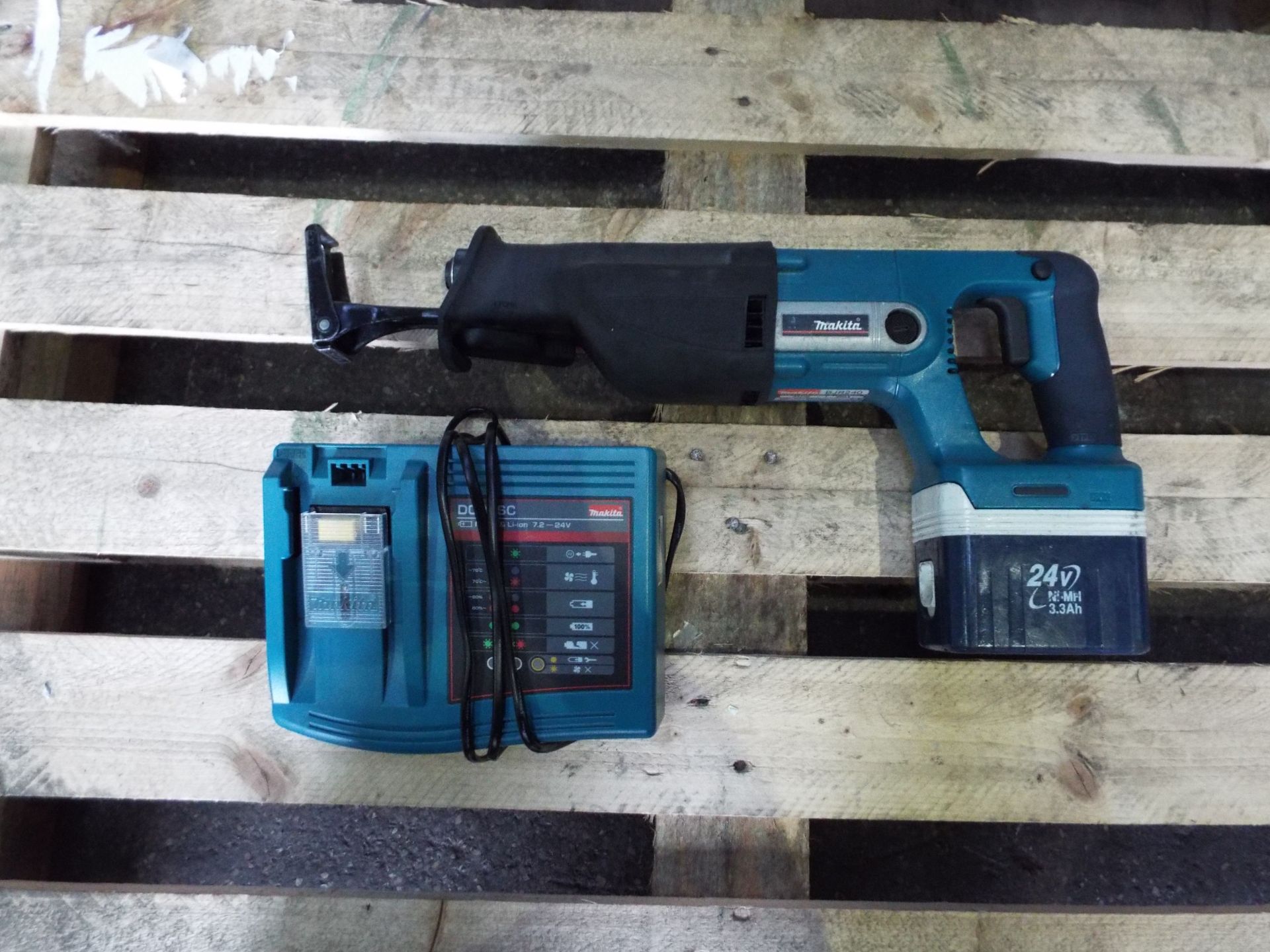 Makita BJR240 Reciprocating Saw with Battery and Charger