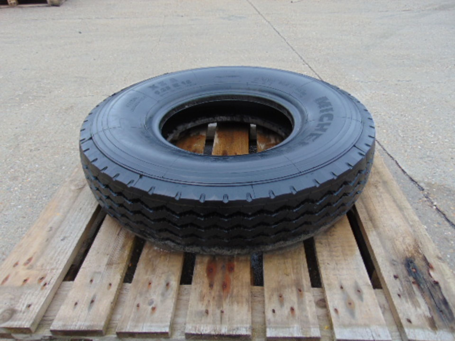 1 x Michelin 8.25 R16 XZA Tyre - Bild 3 aus 5