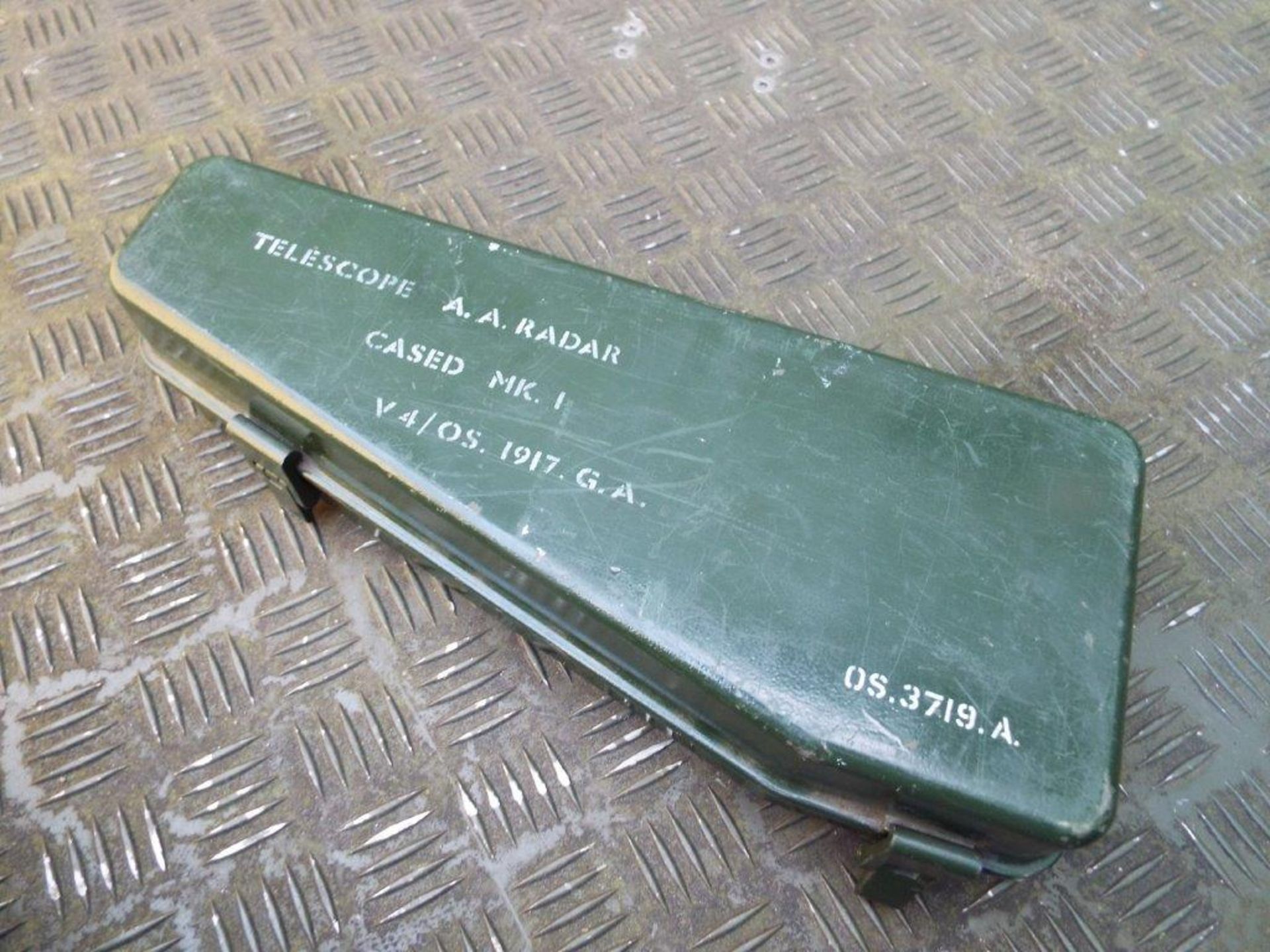 Very Rare B.E. Ltd Mk1 Anti Aircraft Telescope complete with Eyepiece and Metal Carry Case - Image 6 of 8