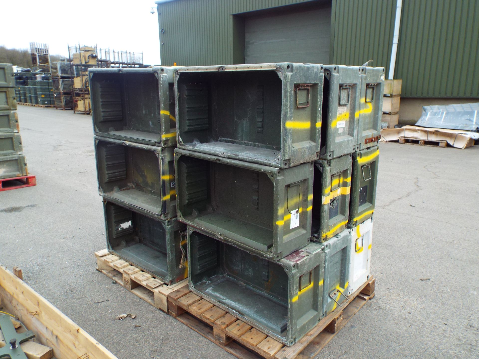 18 x Heavy Duty Interconnecting Storage Boxes - Image 2 of 5