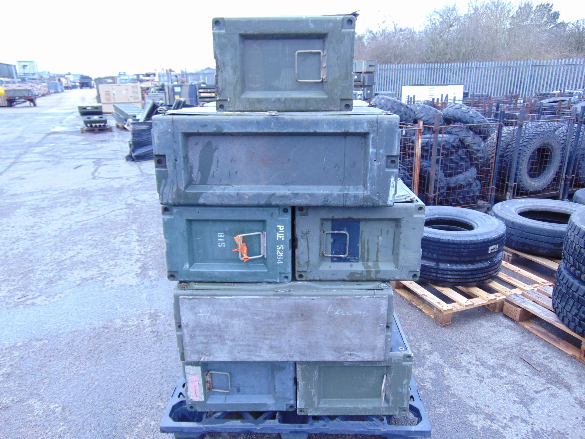 9 x Heavy Duty Interconnecting Storage Boxes With Lids - Image 2 of 9