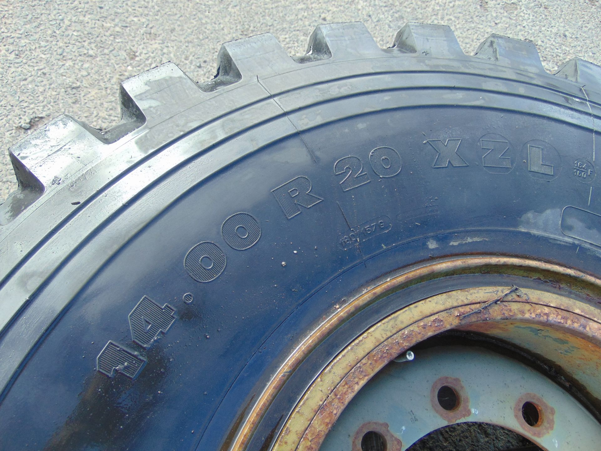 Michelin XZL 14.00 R20 Tyre on 10 Stud Rim - Image 3 of 6