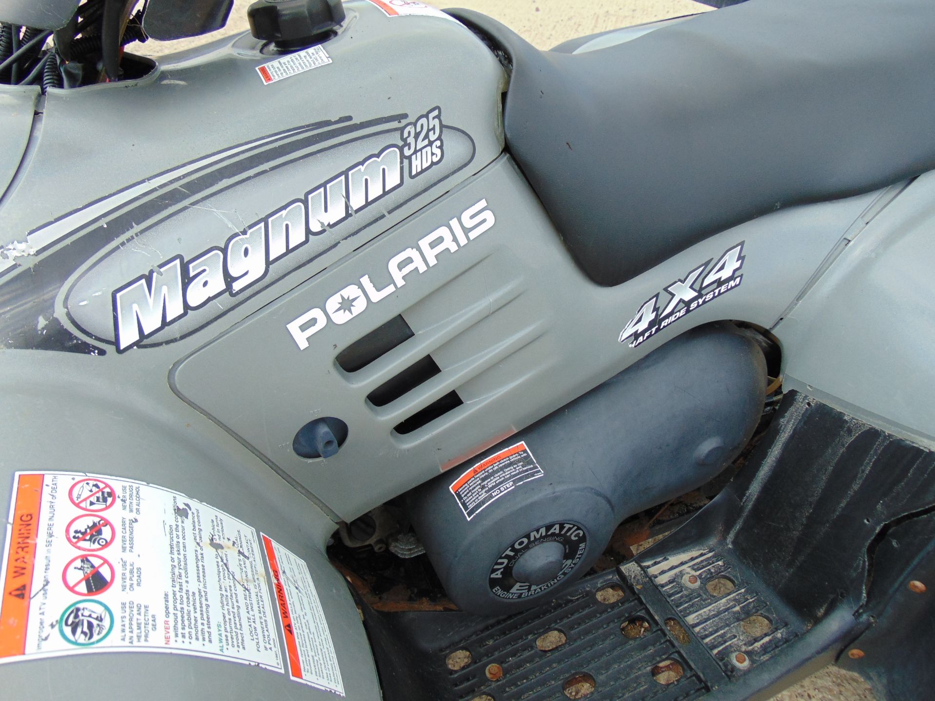 Polaris Magnum 325 HDS 4x4 Quad Bike - Bild 13 aus 14