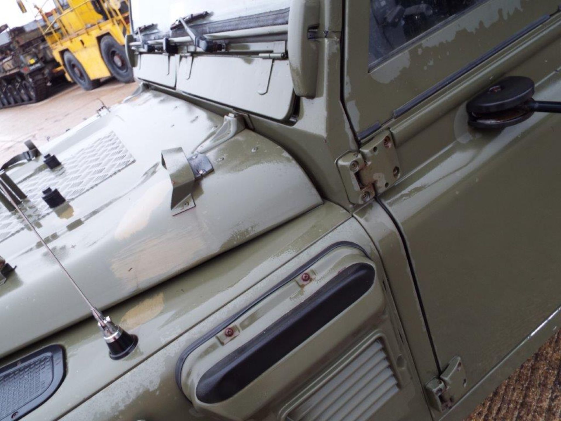 Military Specification LHD Land Rover Wolf 130 Ambulance - Bild 21 aus 23
