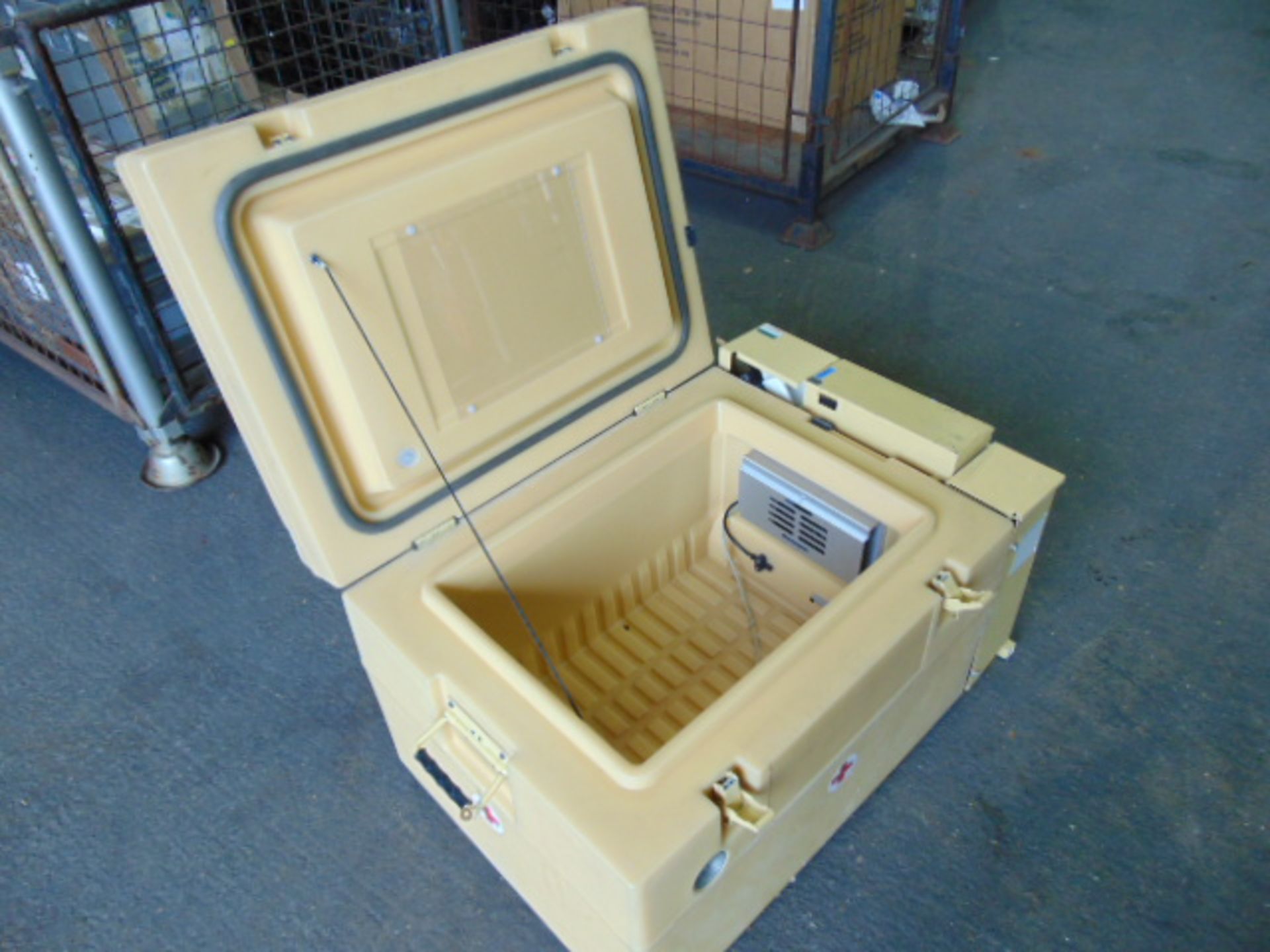 Dometic RCB42P Portable Refrigerator / Cooler - Bild 2 aus 11