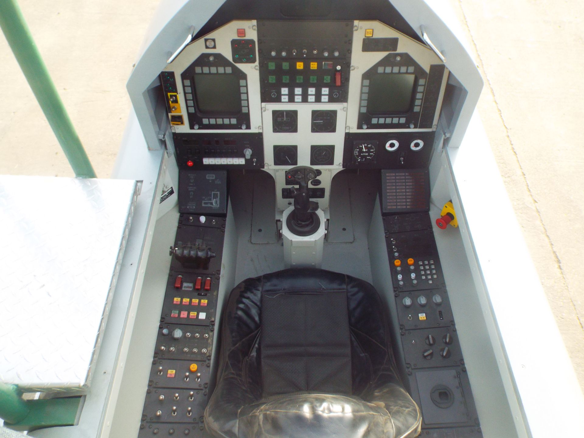 Panavia Tornado IAMT Aicraft Simulator - Bild 15 aus 22