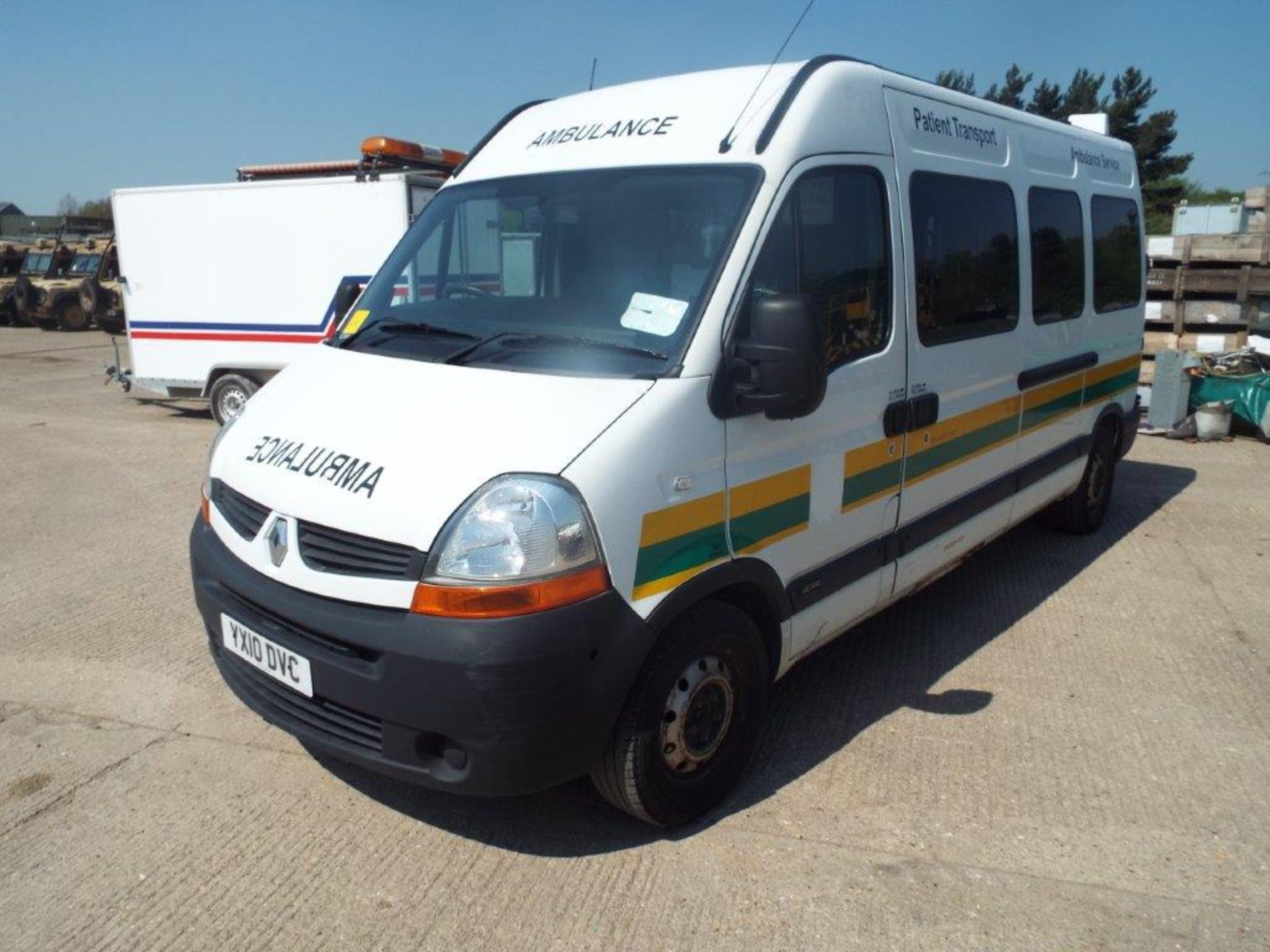 Renault Master 2.5 DCI Patient Transfer Bus with Ricon 350KG Tail Lift - Image 3 of 29