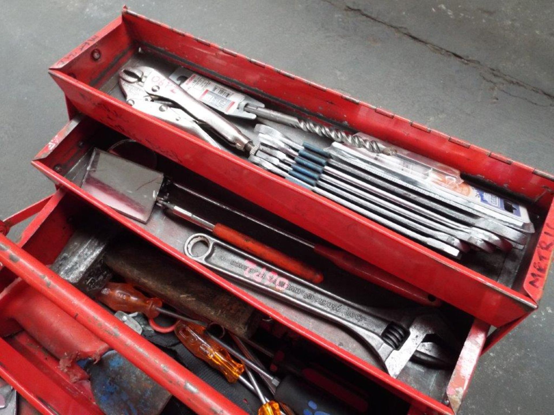 Heavy Duty Steel Cantilever Tool Box Complete with a Selection of Tools - Image 3 of 7