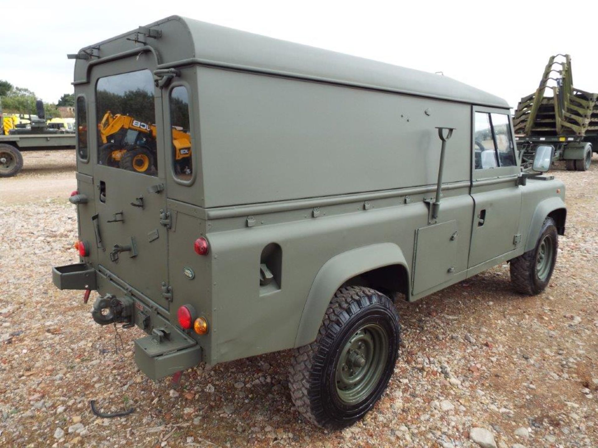 Land Rover Defender 110 Hard Top - R380 Gearbox - Image 7 of 24