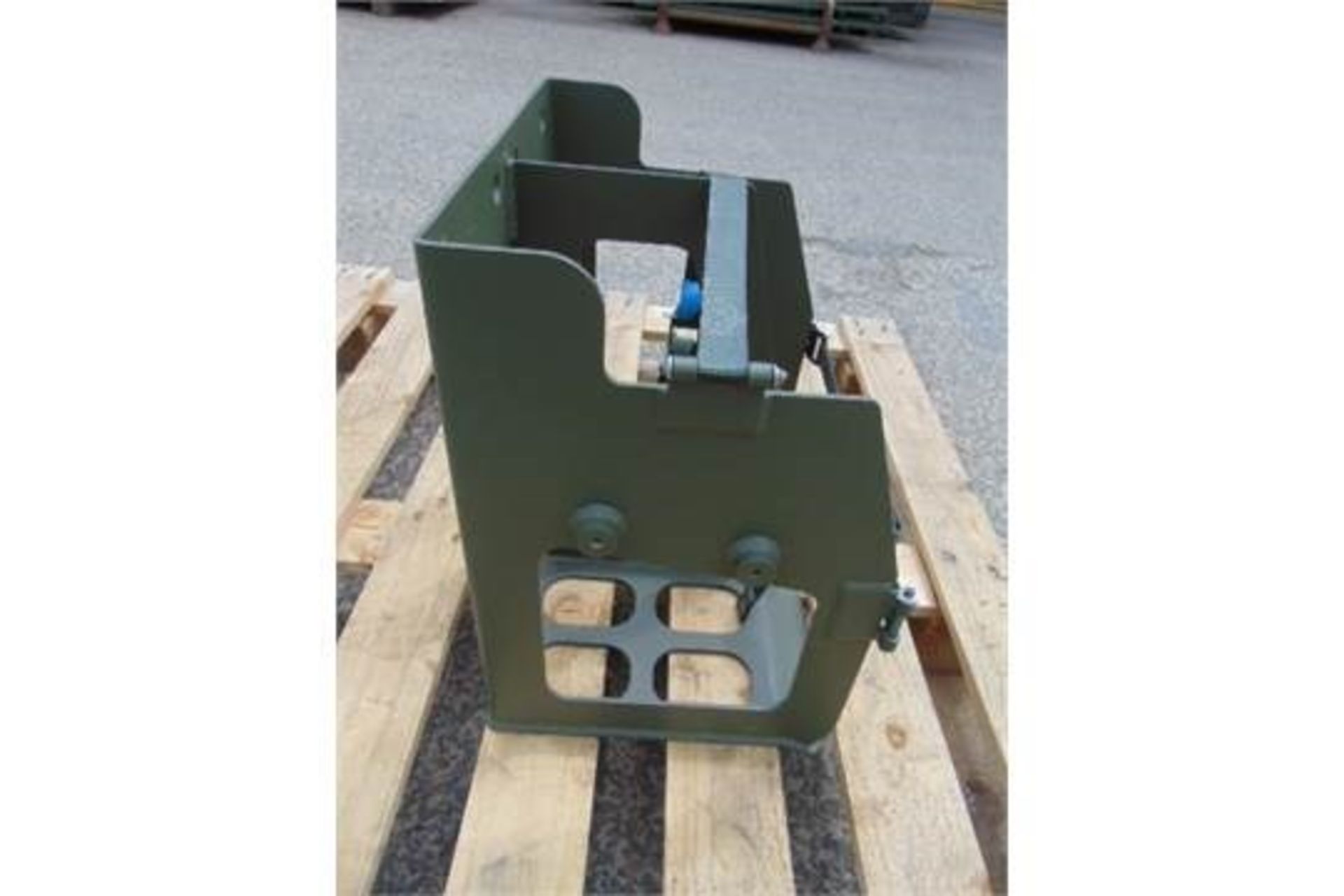 Vehicle Twin Jerry Can Rack - Image 4 of 5
