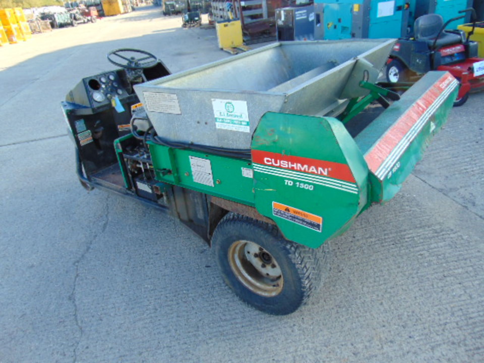 Cushman Turf-Truckster with a Cushman TD1500 Top Dresser/seeder - Bild 5 aus 14