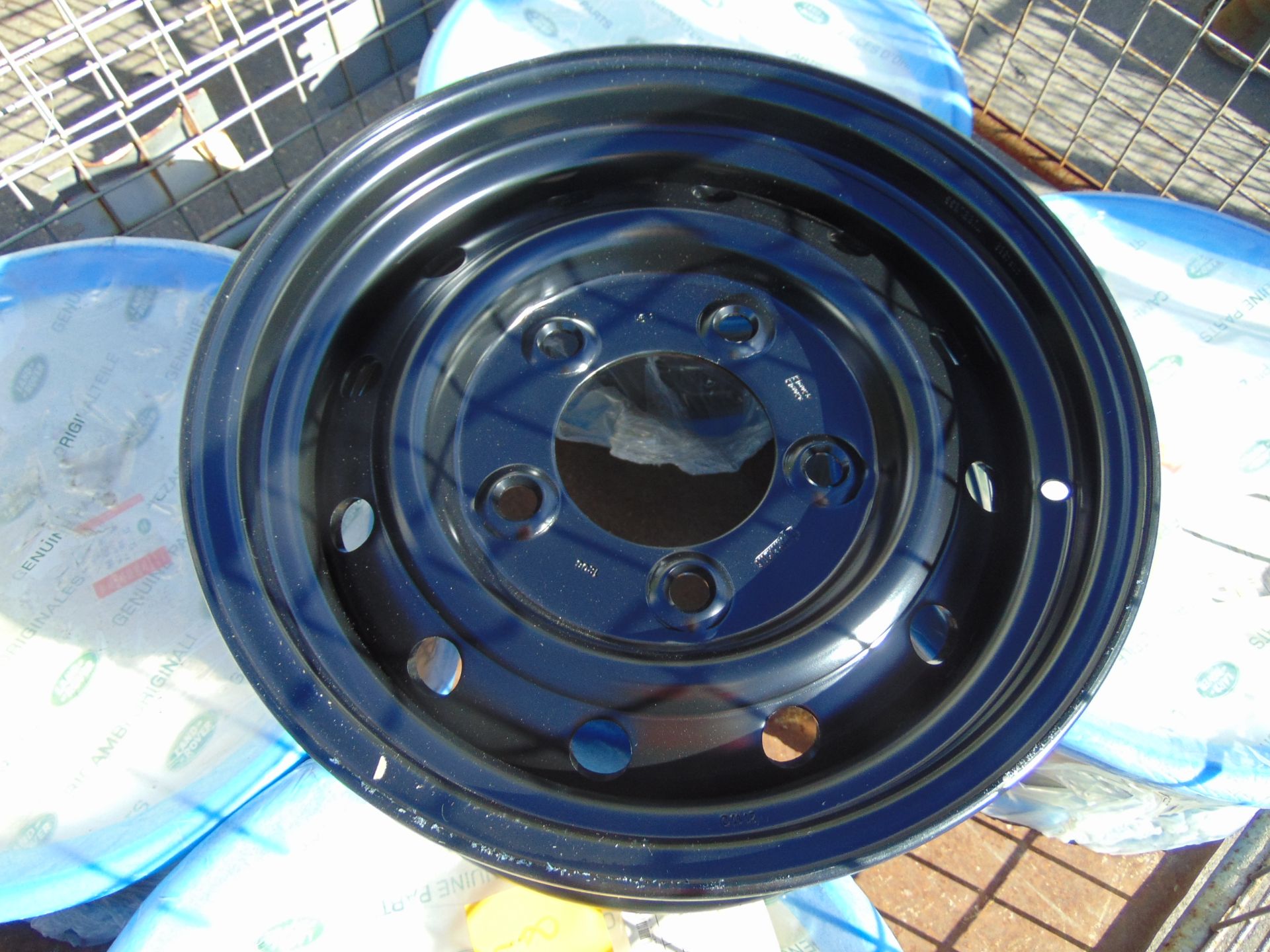 5 x Land Rover Defender Wolf Wheel Rims - Image 2 of 6