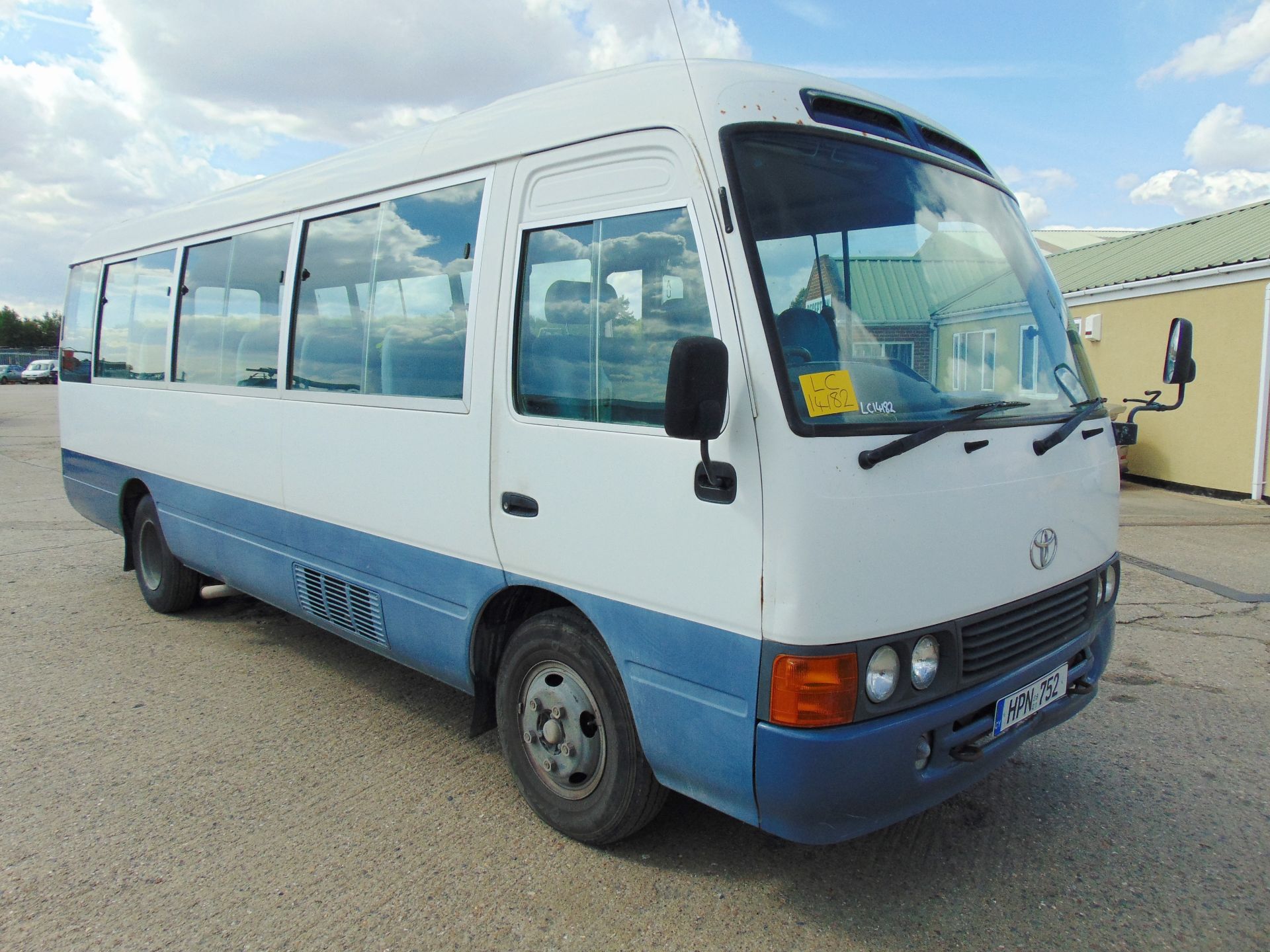 Toyota Coaster 21 seat Bus/Coach - Bild 3 aus 21