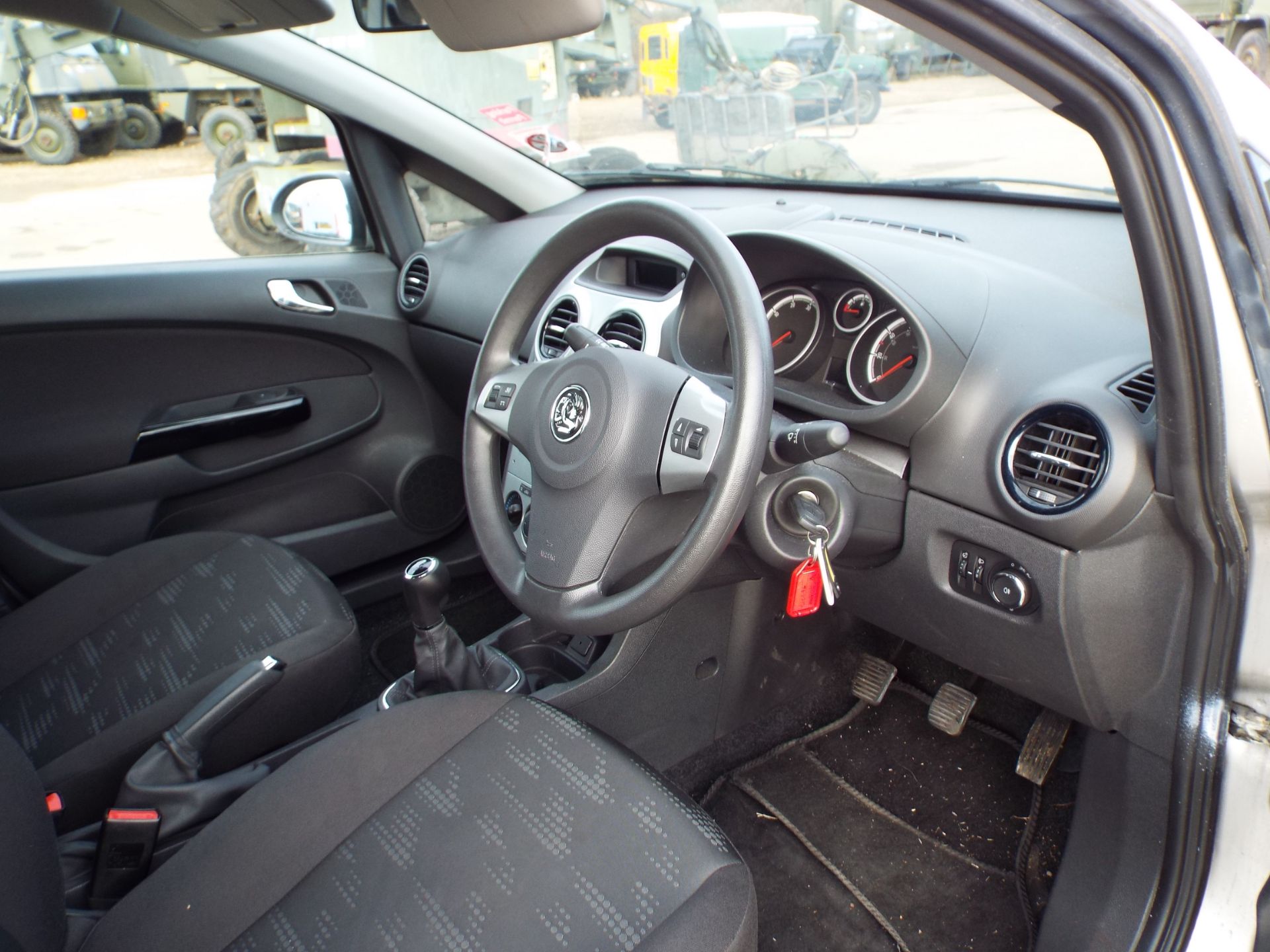 Vauxhall Corsa 1.3 CDTi exclusiv - Image 10 of 27