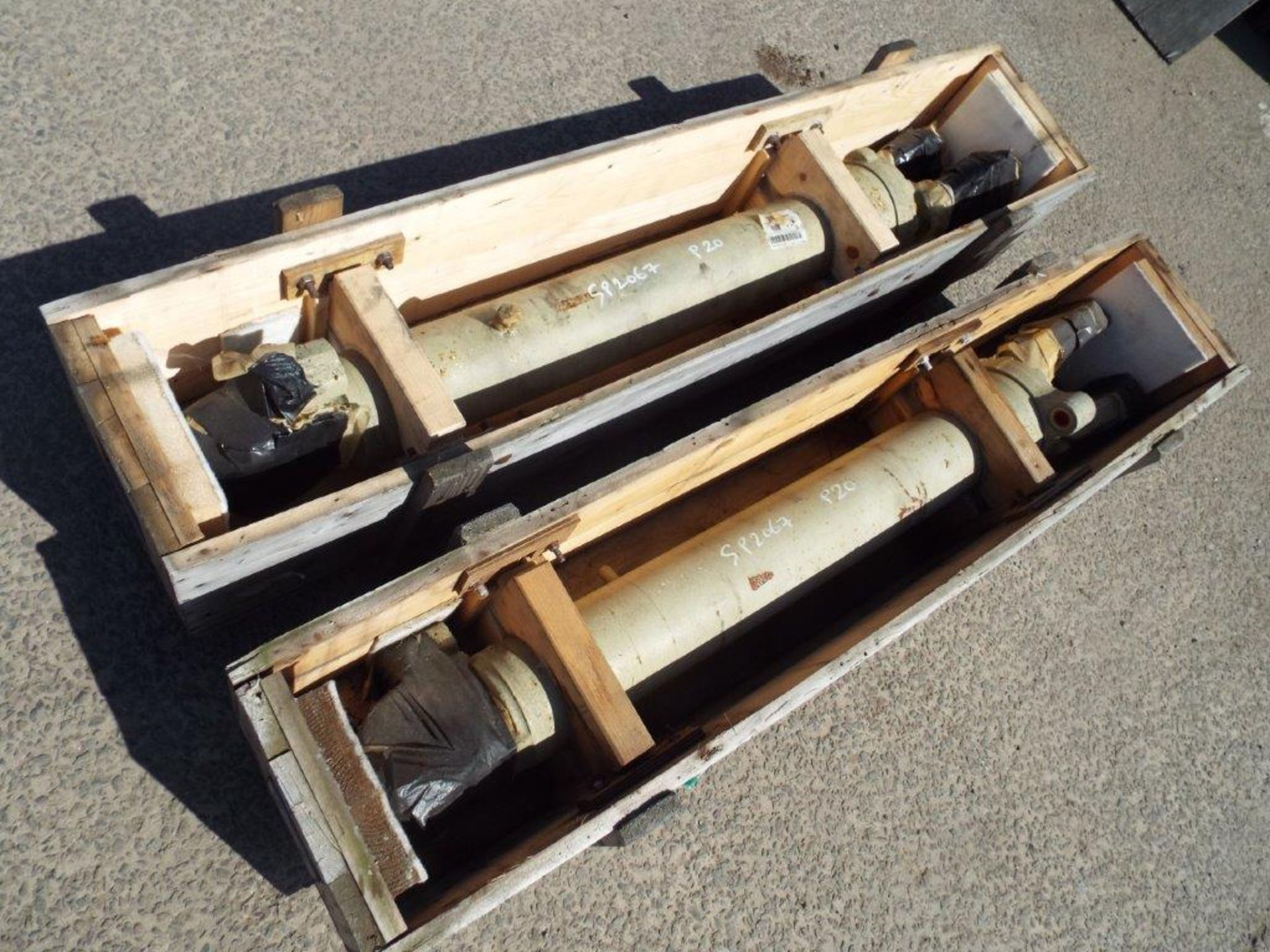 2 x Very Heavy Duty Hydraulic Cylinder Assys P/No CV101228X