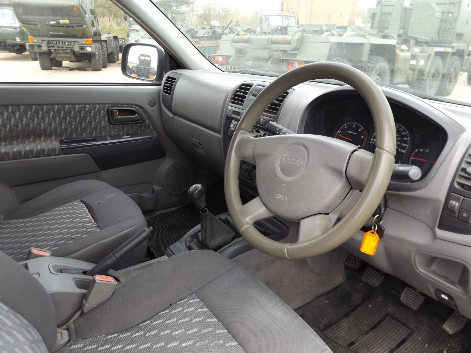 Isuzu D-Max Double Cab 3.0 Diesel 4 x 4 - Image 10 of 16