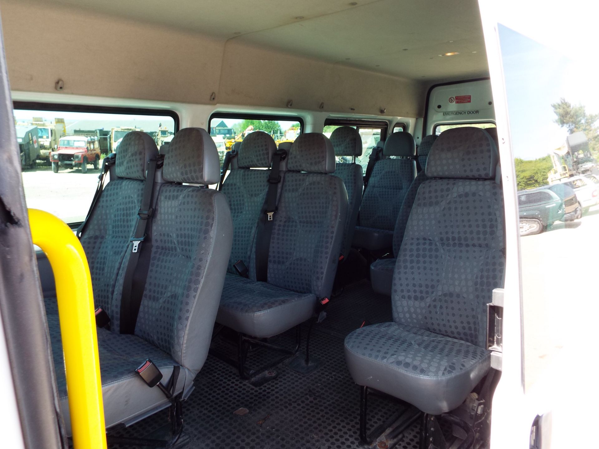 Ford Transit LWB 17 Seat Minibus - Bild 14 aus 19