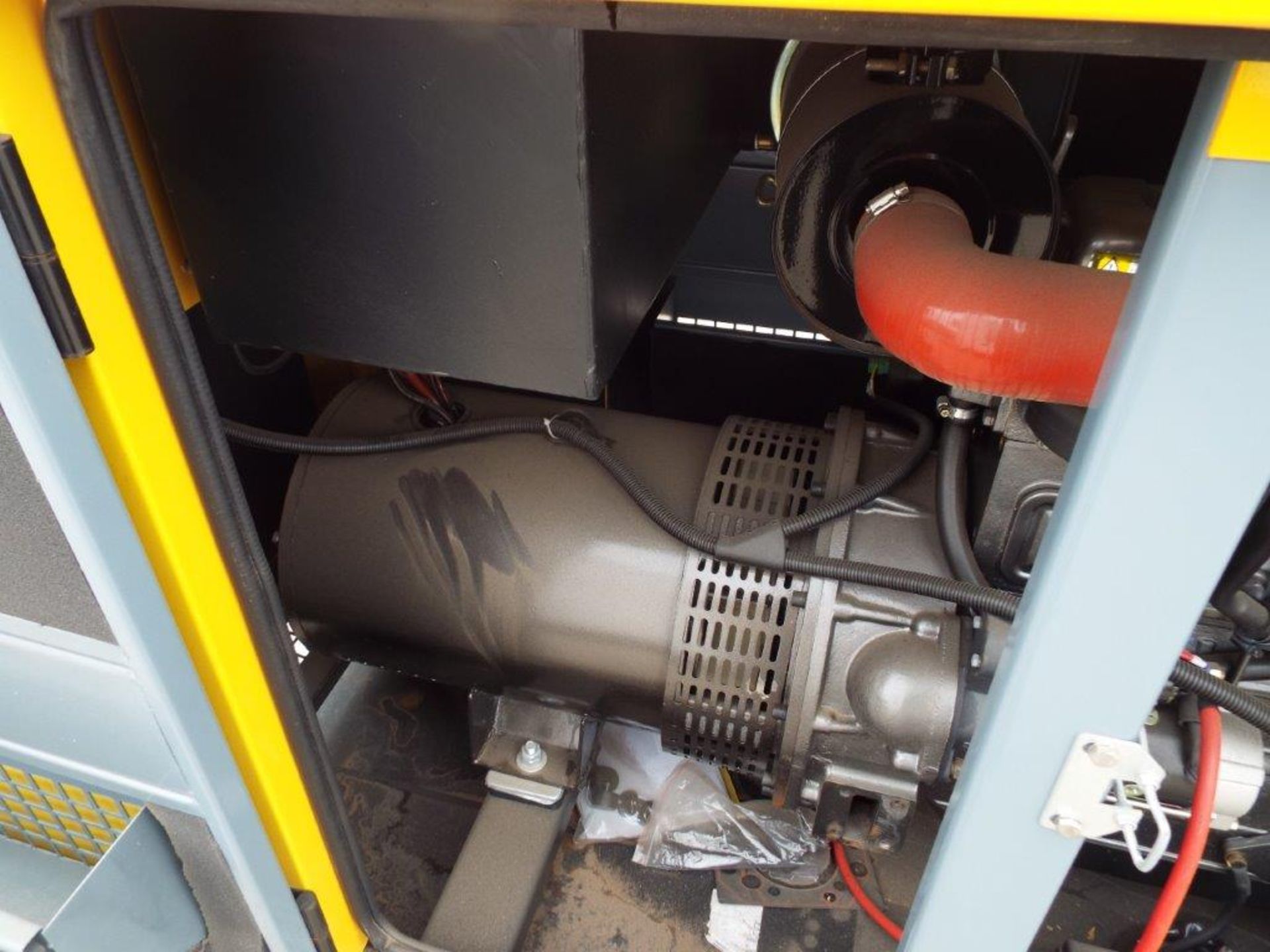 UNISSUED WITH TEST HOURS ONLY 60 KVA 3 Phase Silent Diesel Generator Set - Bild 11 aus 19