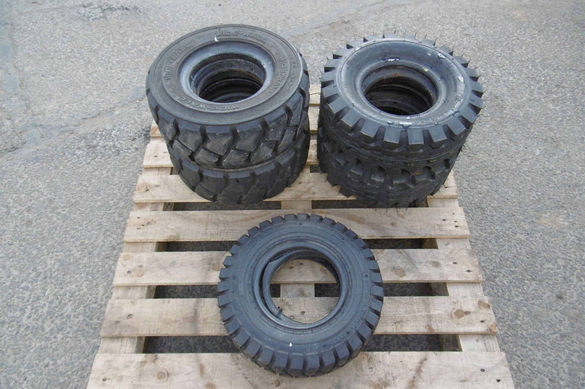 4 x Mixed 18x7-8 Continental and Widewall Tyres and 1 x Watts 4.00x8 Tyre