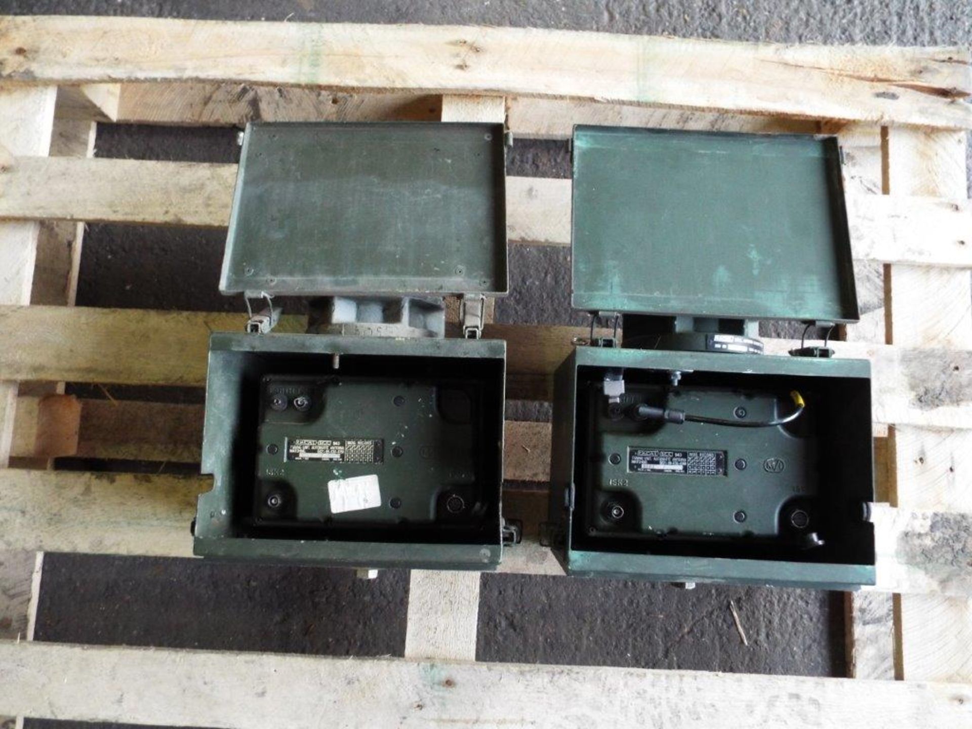 2 x Land Rover ATU Wing Boxes Complete with Aerial Bases and Tuaam's - Bild 4 aus 8