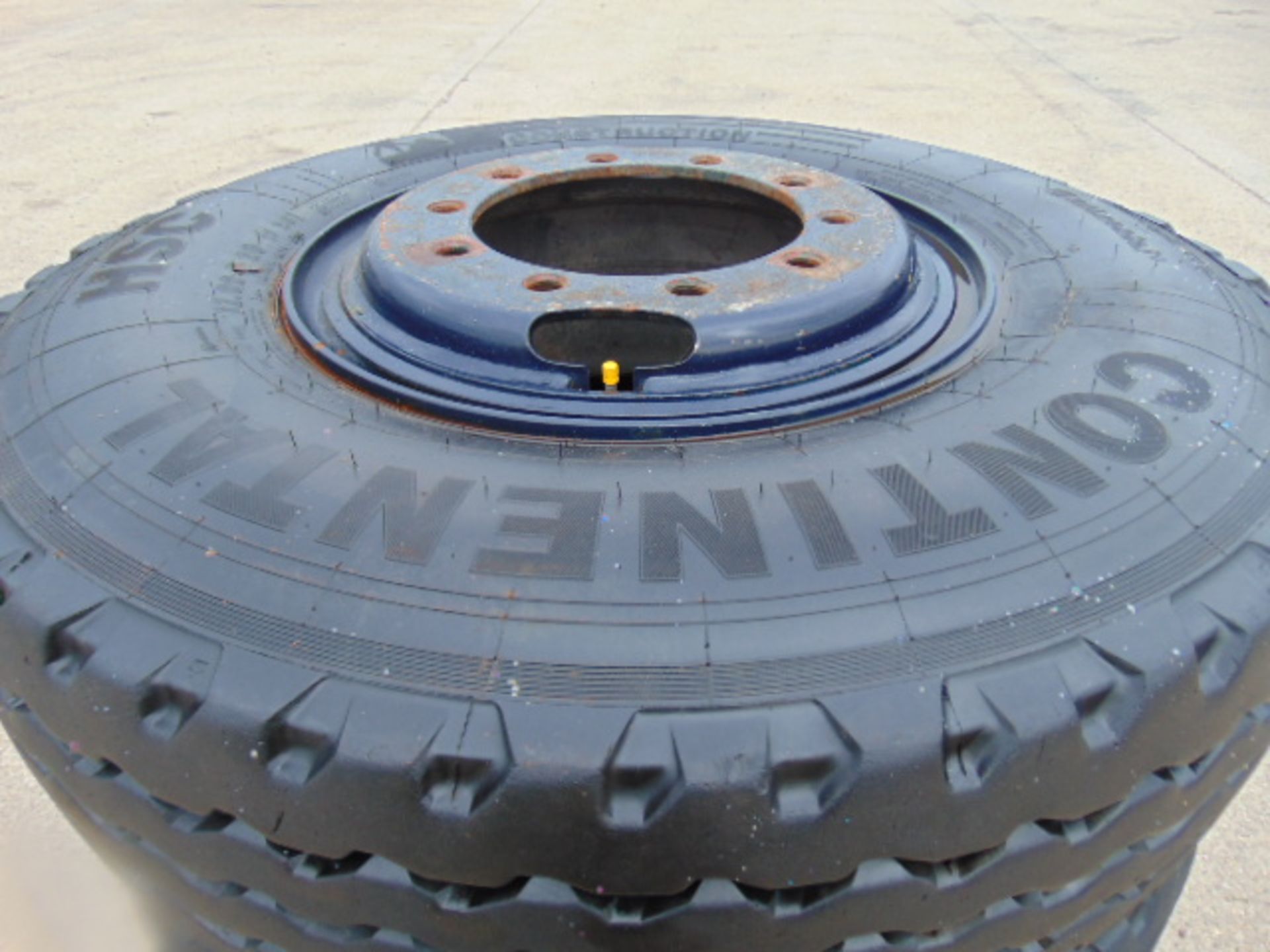 4 x Continental HSC 12.00 R20 Construction Tyres complete with 10 Stud Rims - Image 2 of 10