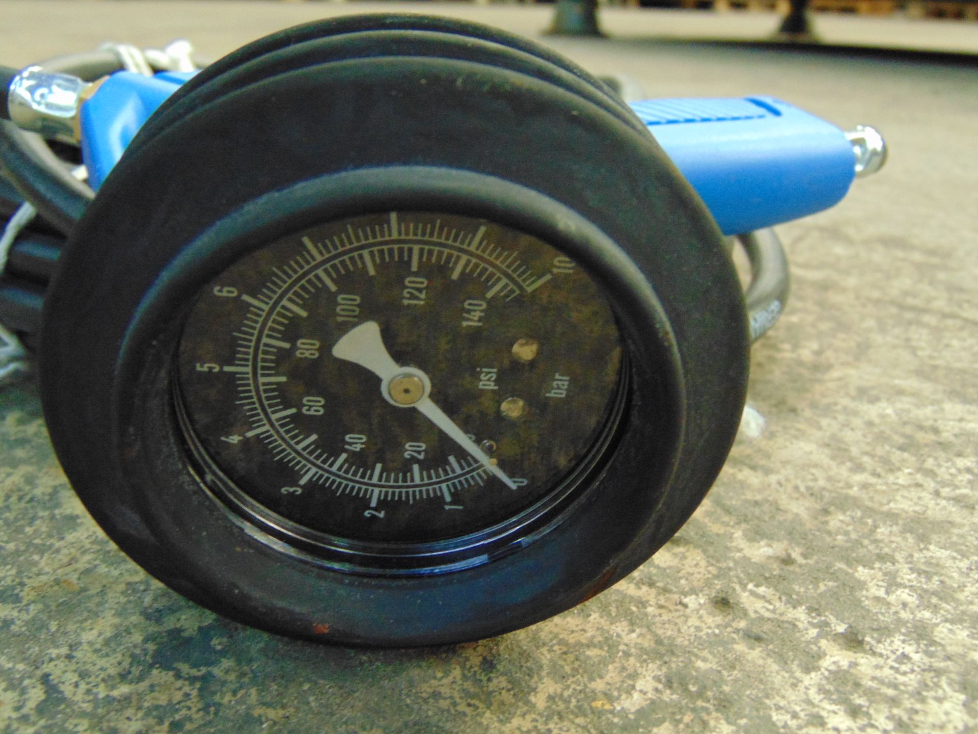 4 x Tyre Inflators with Gauges - Image 8 of 9