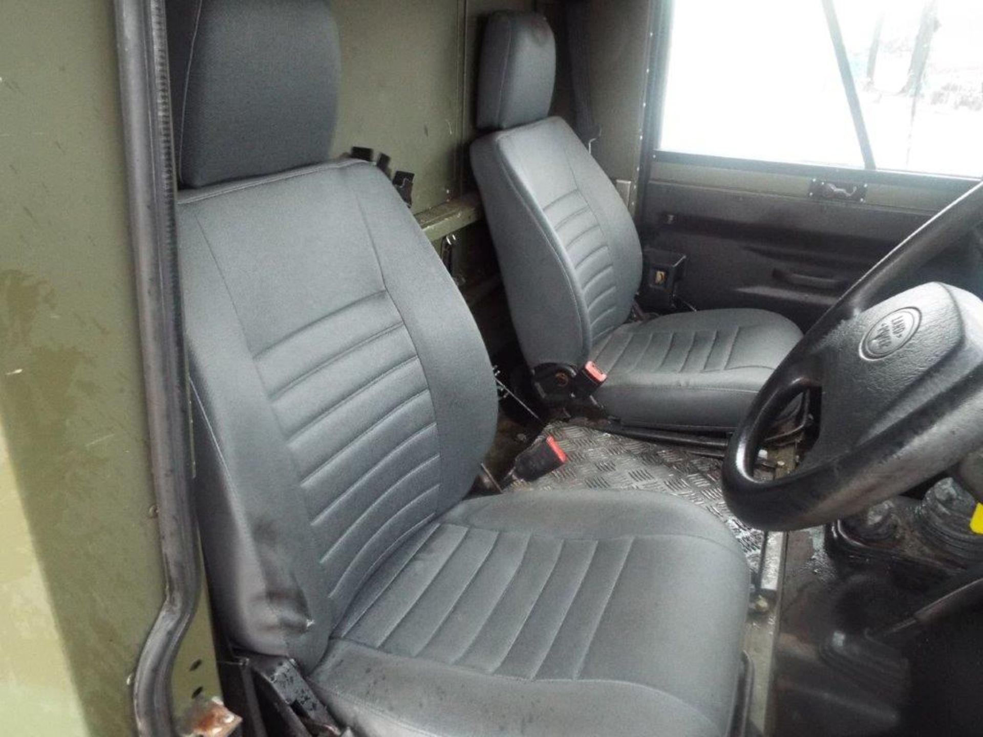 Military Specification Land Rover Wolf 130 Ambulance - Bild 12 aus 25